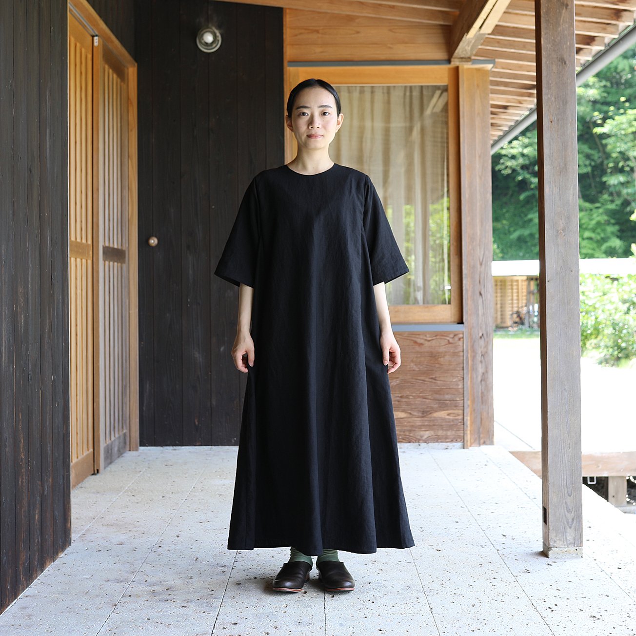 えみおわす えみおわす丸首シャツ