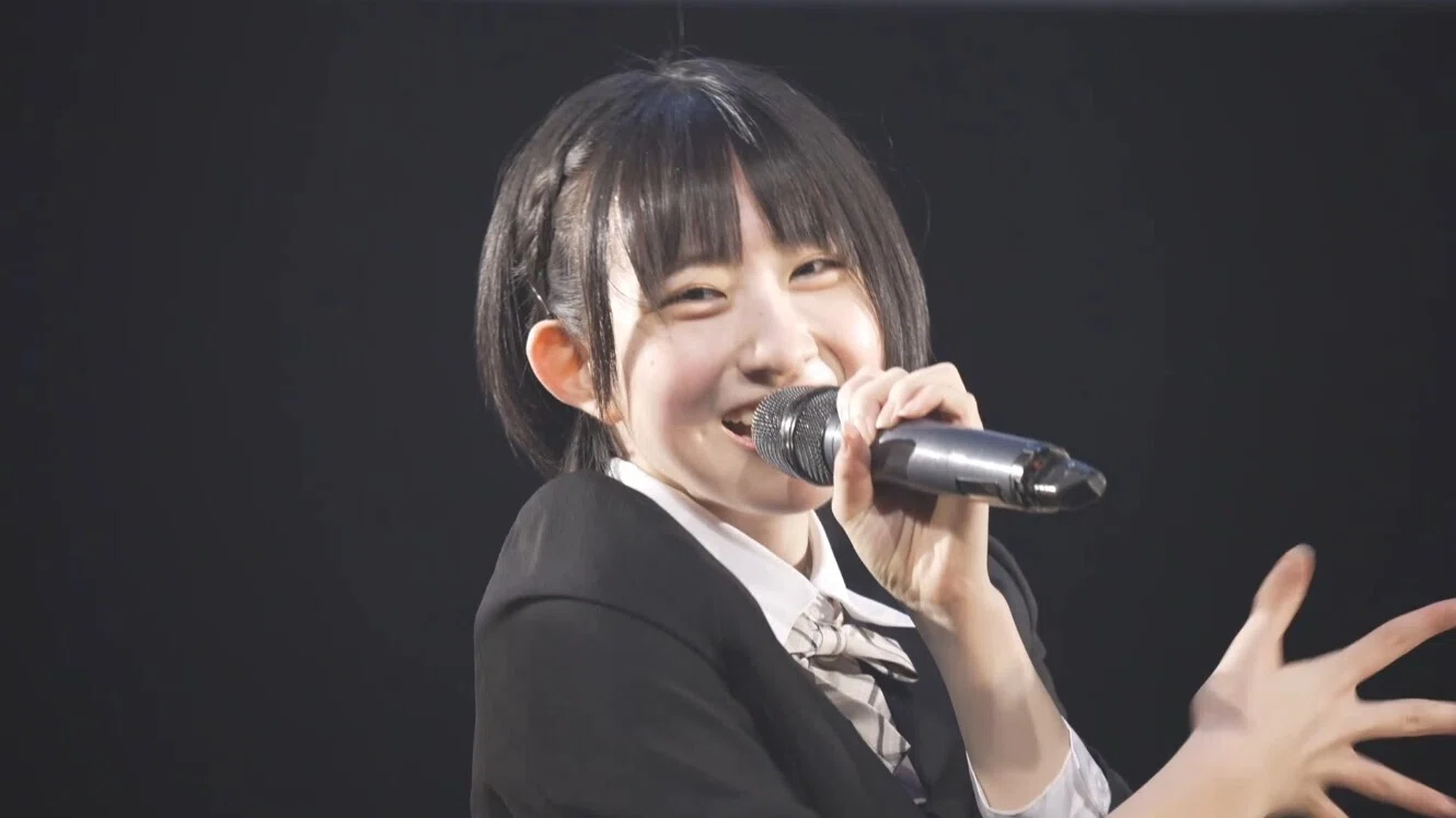かすみ草とステラ3期生入学式」のハルちゃん｜けんいちろう