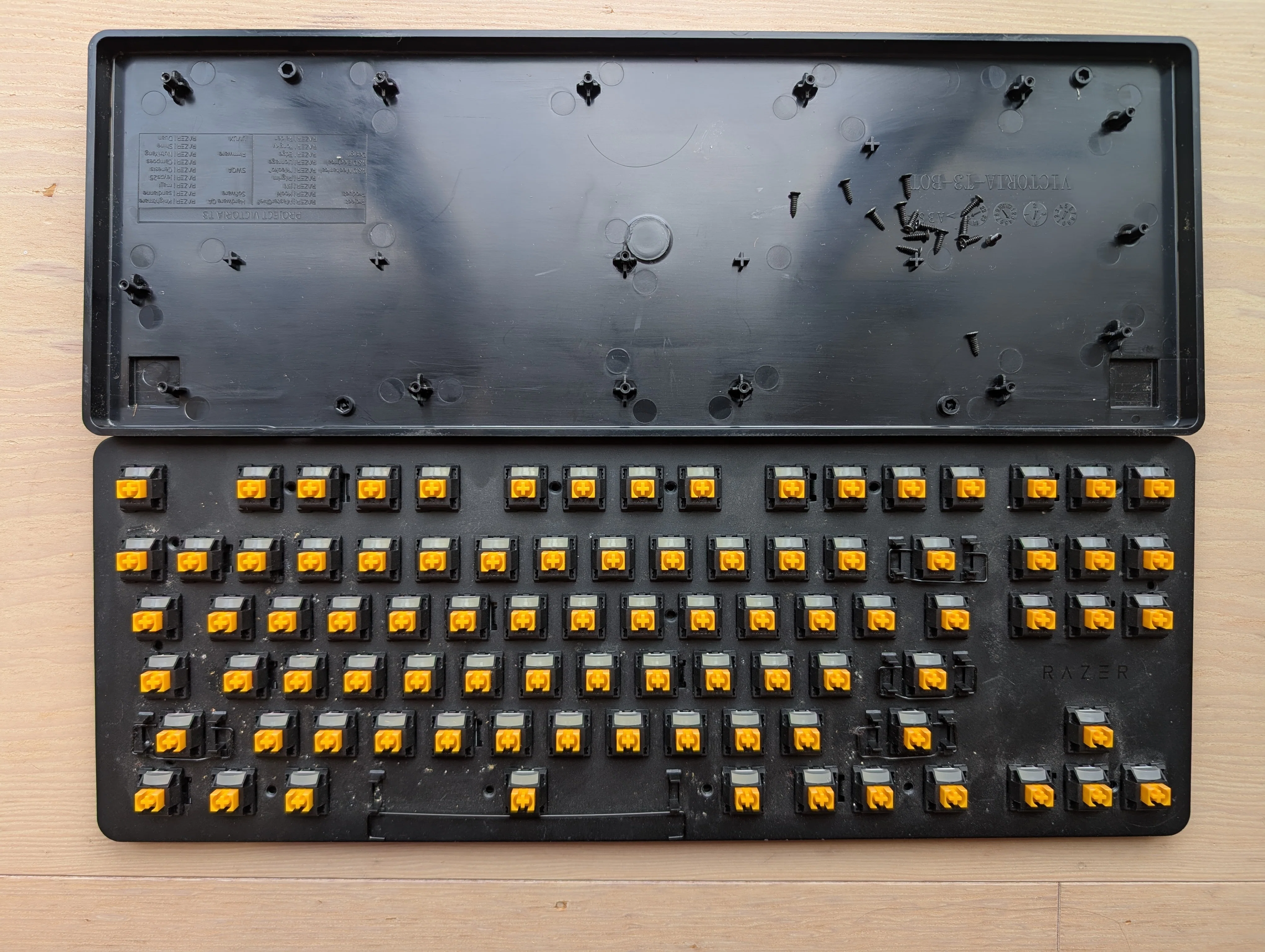 0円で静音＆打鍵感向上】フォームを敷いて格安キーボードを改造して