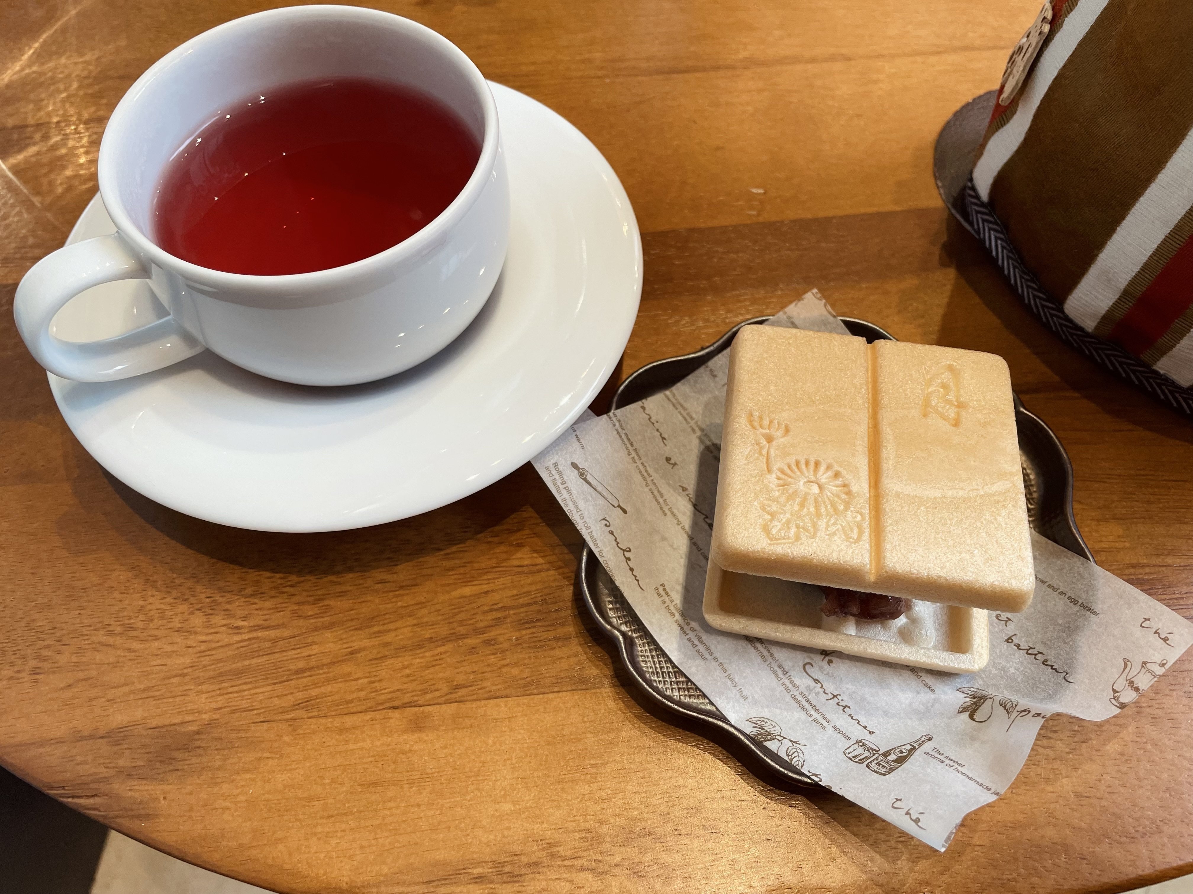 扉の中は宝石箱。神戸のセンスがギュッと詰まった小さなカフェ｜あをそめ.