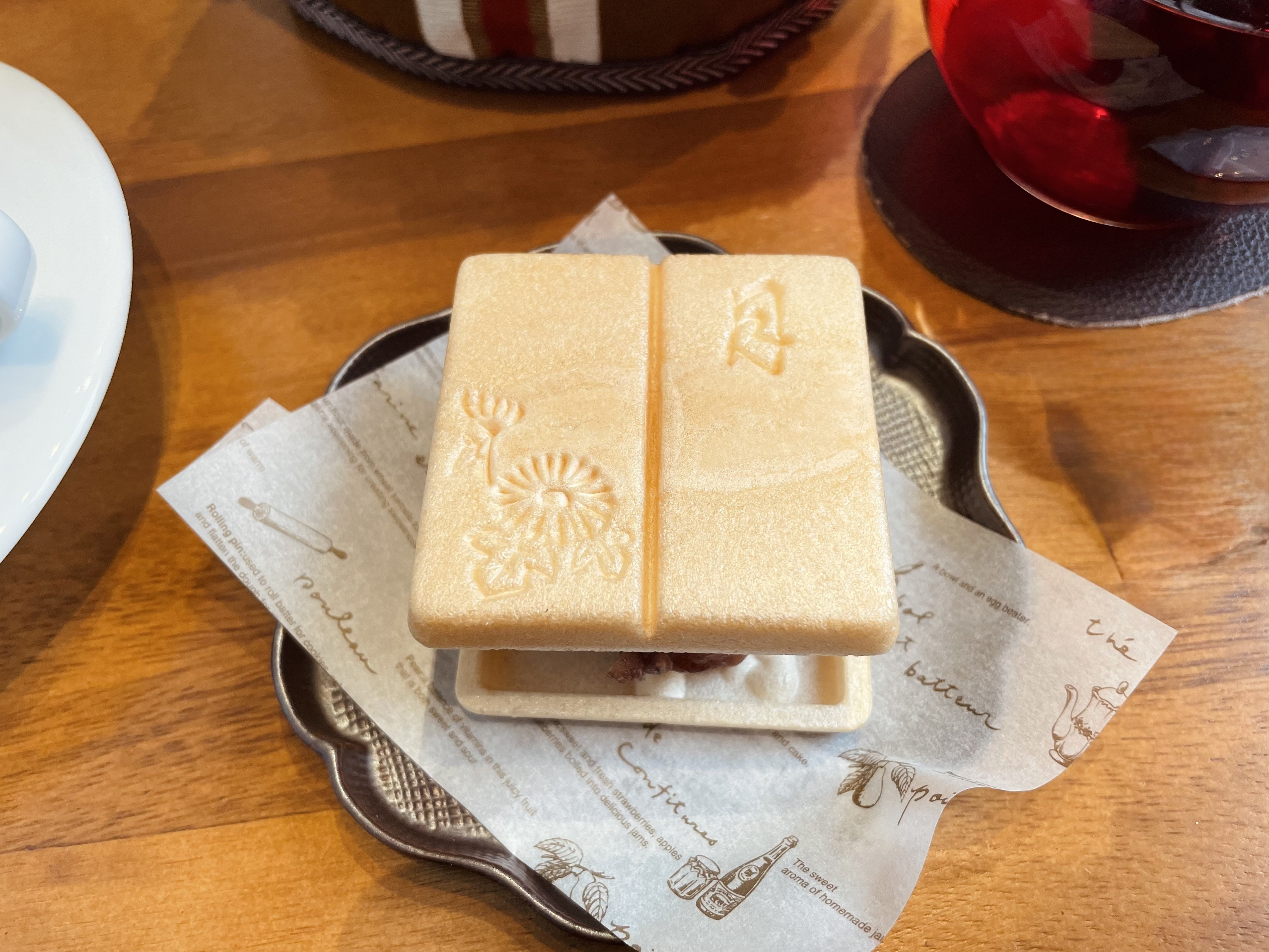 扉の中は宝石箱。神戸のセンスがギュッと詰まった小さなカフェ｜あをそめ.