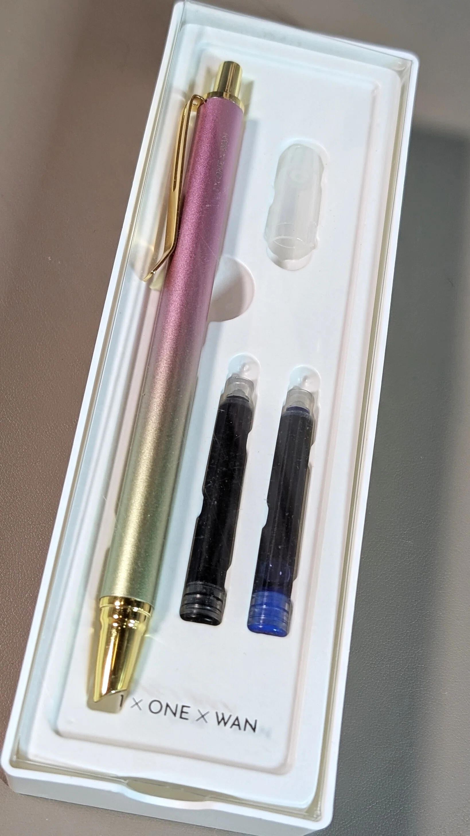 未使用に近い品！非常に稀少な軸色ダークパープル逸品！非常にレアモデル★モンブラン 非常にレアなパープル・カラー軸・未使用保管品 稀少軸色 オブ
