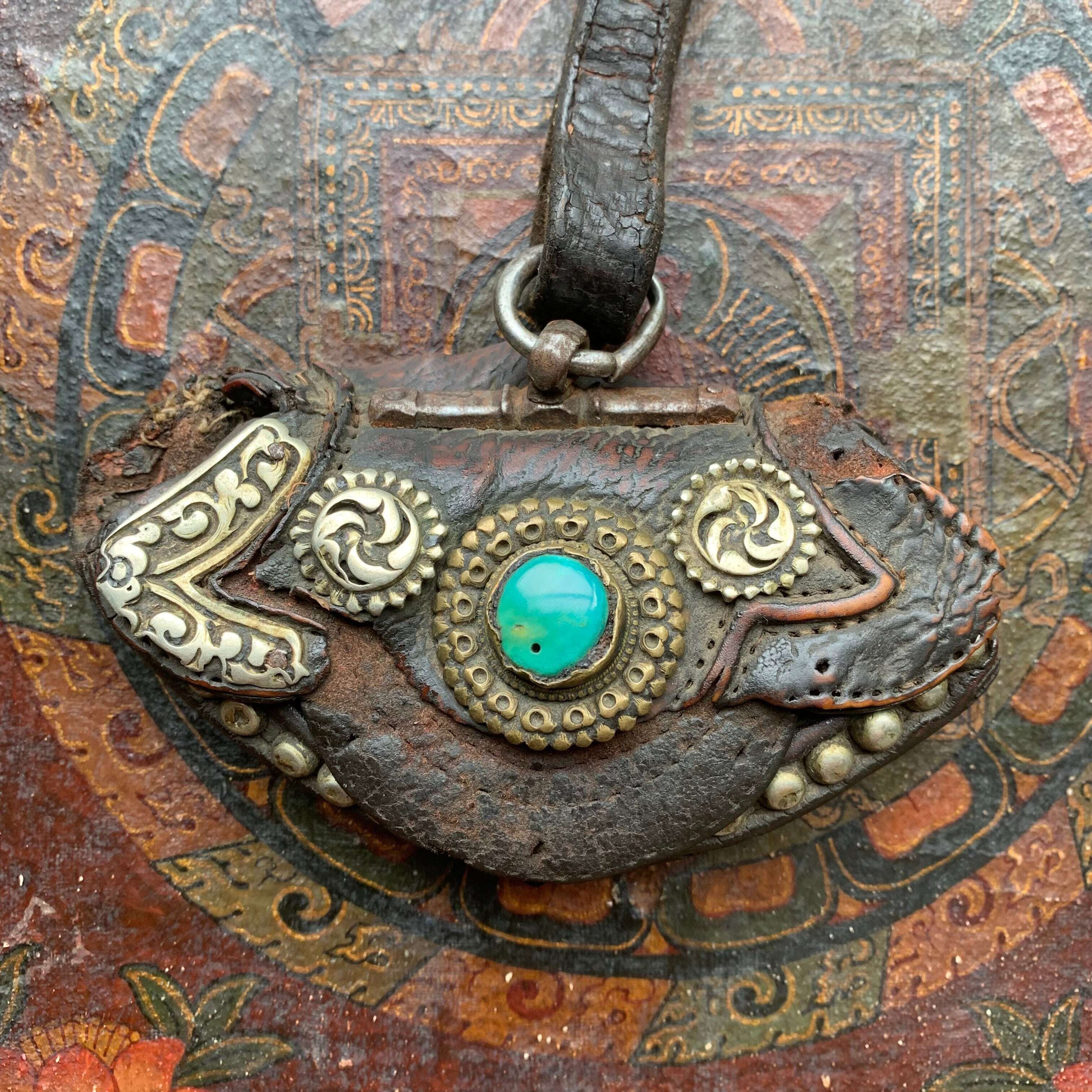 チベットのファッション 革ベルト編｜喜八