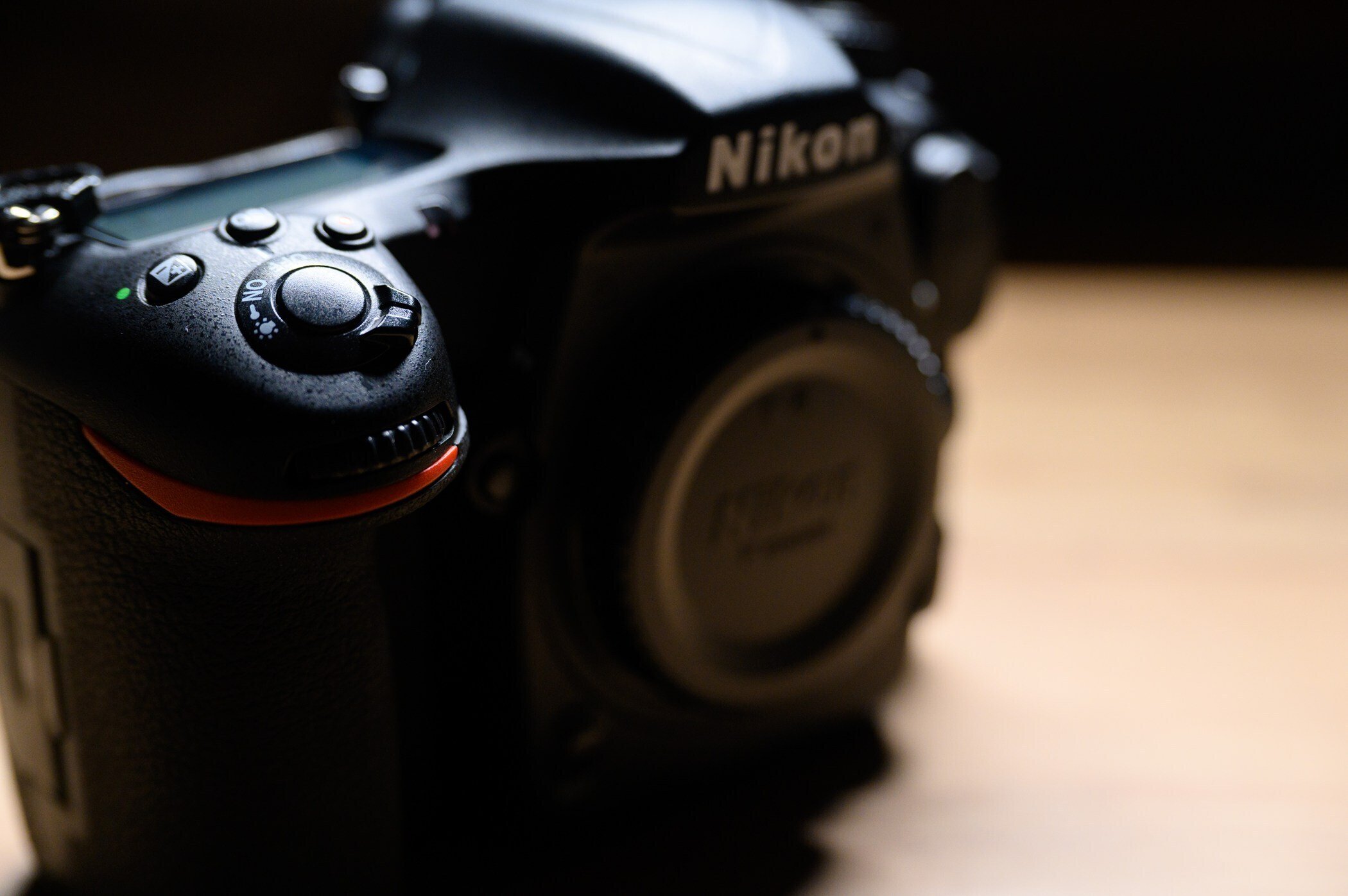 Nikon D500】ミラーレスの時代に一眼レフを買った話｜Indigo