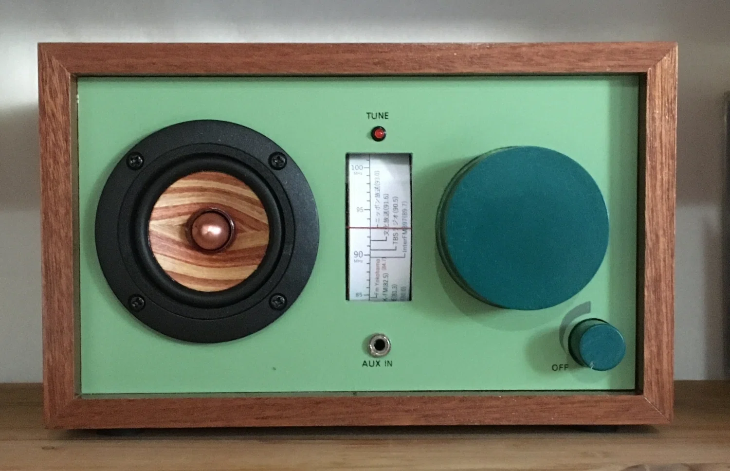 手作りの木製キャビネットが目を惹く テーブルラジオ FM専用ラジオの製作（その5）：キャビネットの製作｜KAKAKKO（かかっこ）