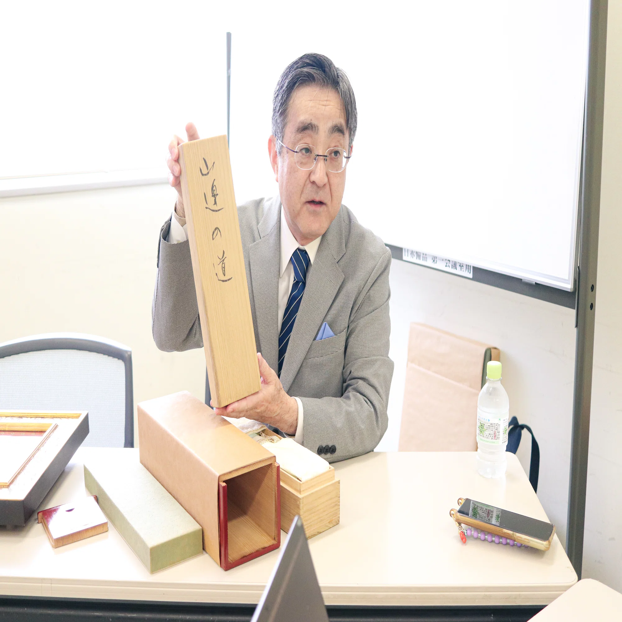 お宝か?ガラクタか?】プロだけが知る骨董品の見極め方──専門家に聞い 