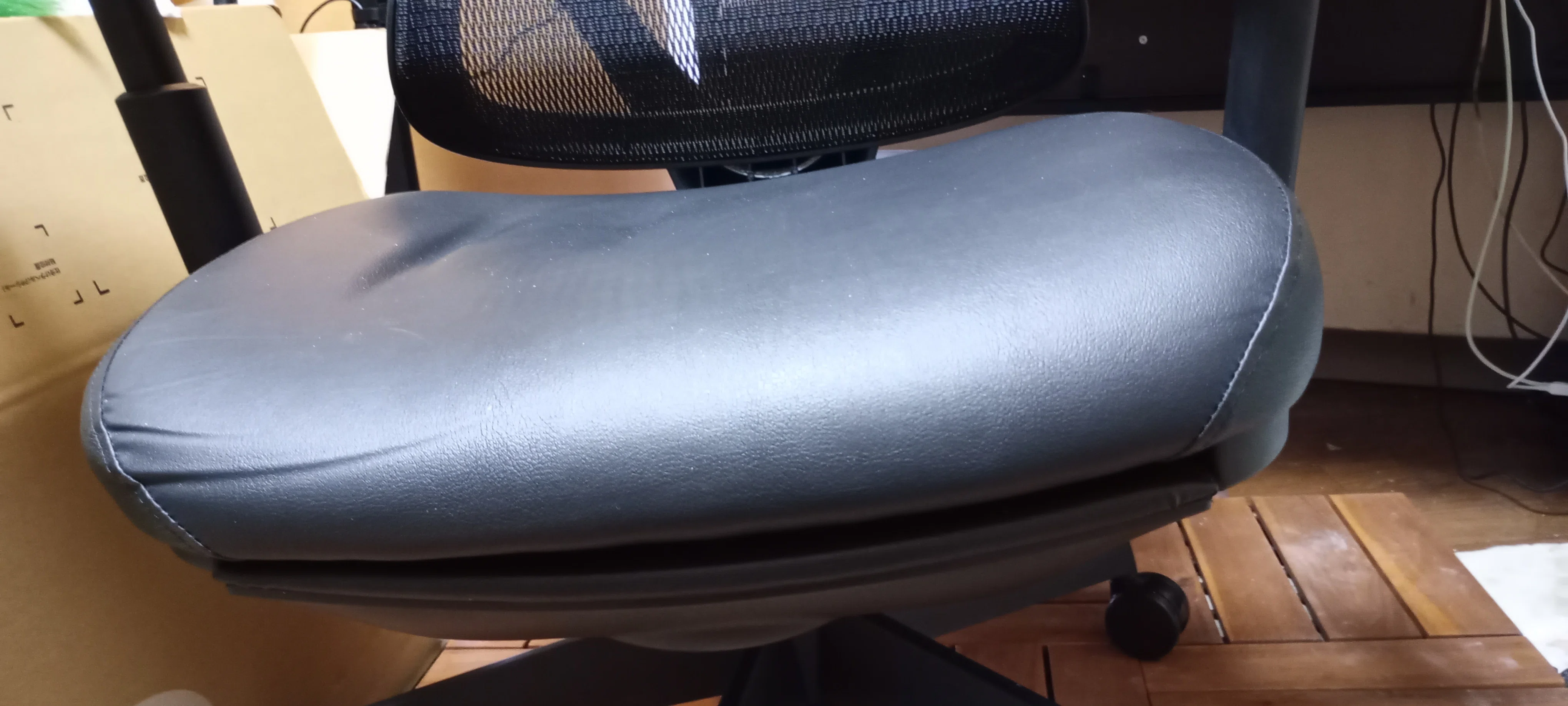 【良品】◼︎ニトリの椅子◼︎引っ越しを機に1年で使用しなくなり、しばらく使用しておりませんので出品します。状態は良品で、少し埃は被ってますが、使用度は全く問題ありません！※埃は引き渡し時綺麗にしてお渡しします。 5年保証がまさかの1ヶ月でヘタりまくり……｜たけ＠公式