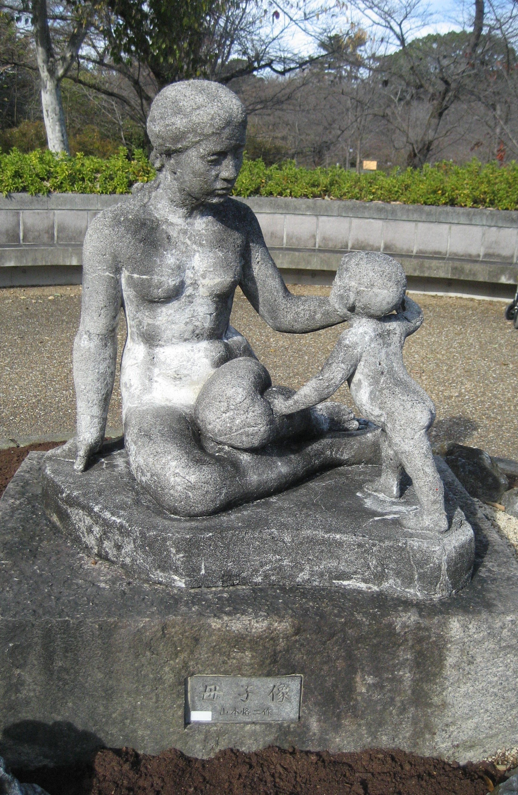 京都の野外彫刻フィールドワーク 『母子像』編｜kazuki