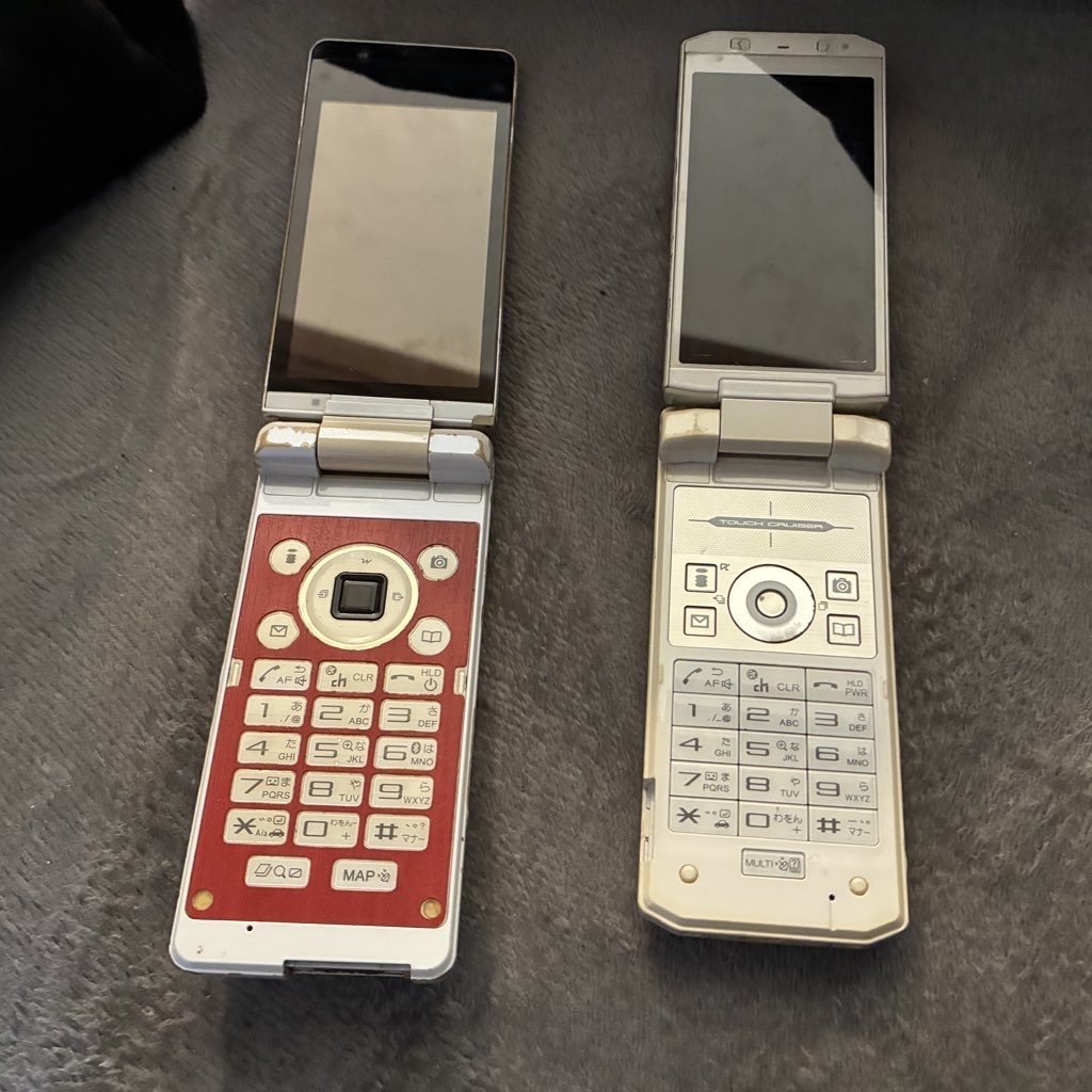 昔使っていたガラケー｜ALASTA