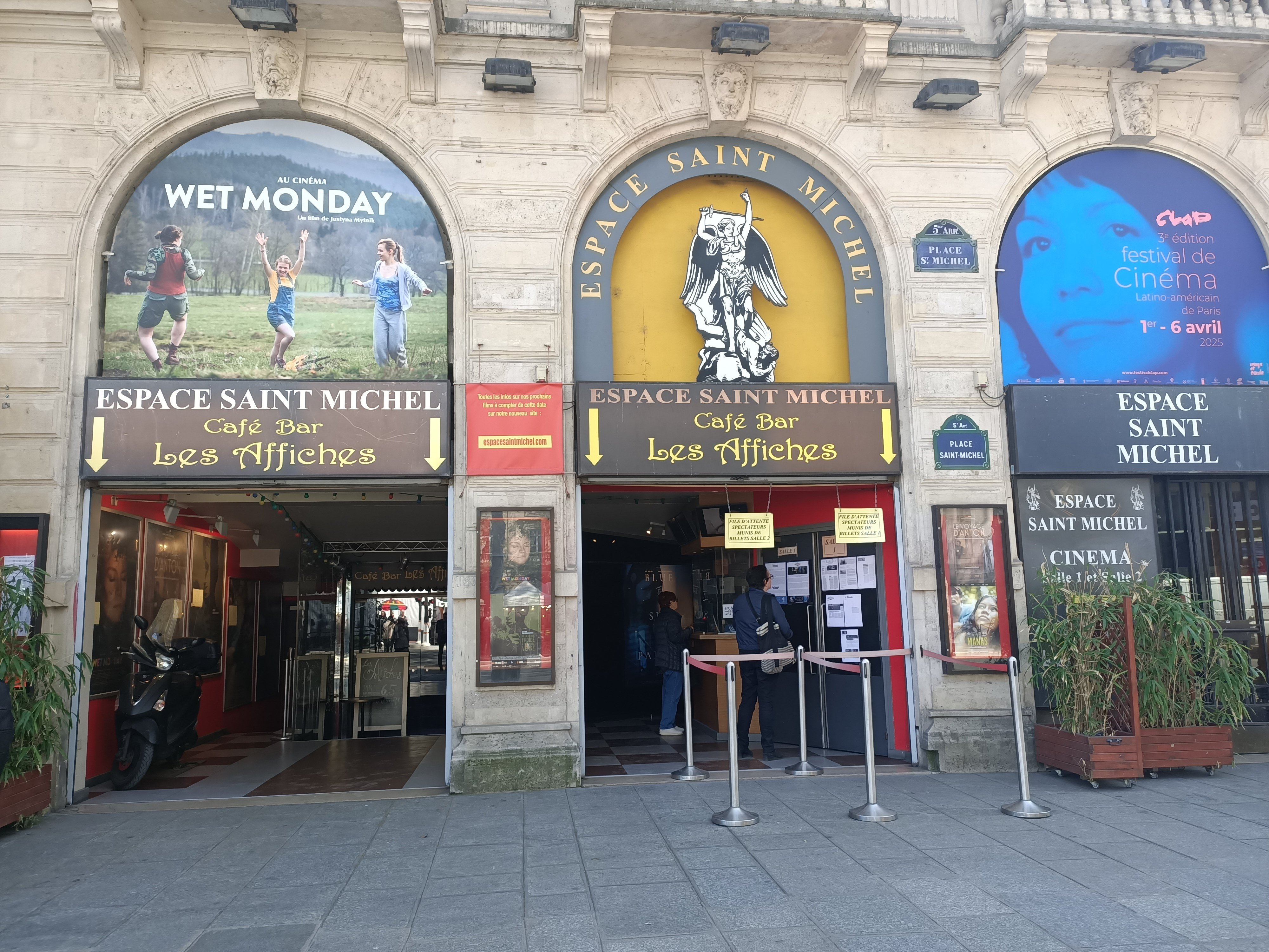 パリ5区サンミシェル広場・歴史的交差点｜sakurakoparis