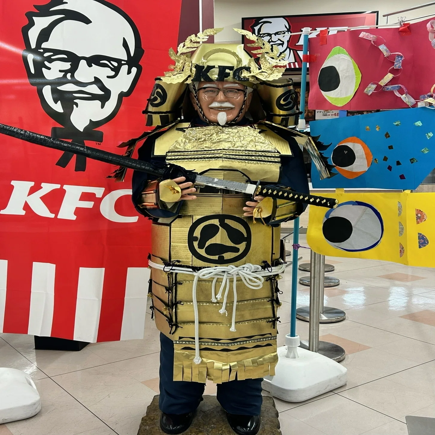 KFCのシンボル、カーネル立像~知られざる驚きのエピソード 