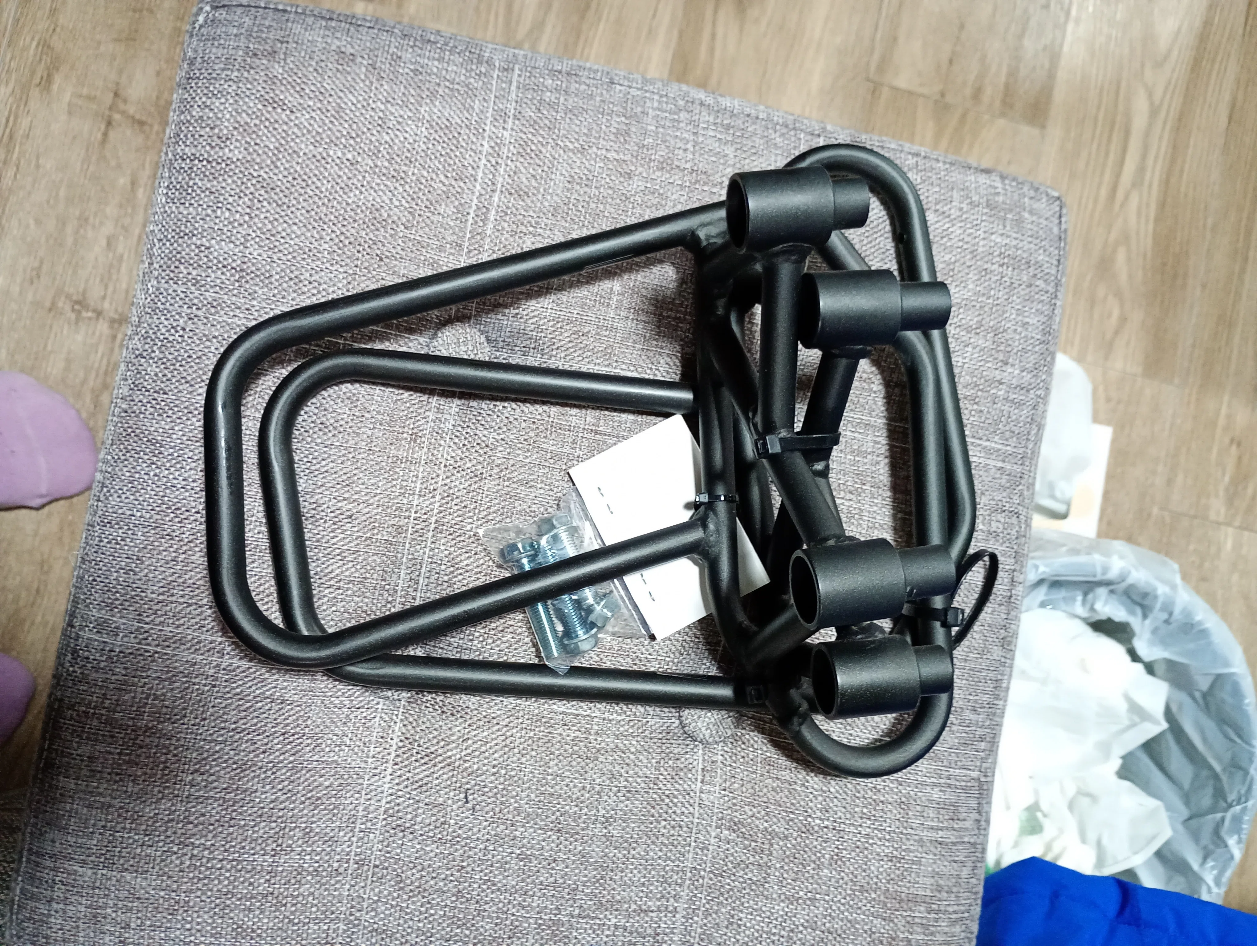 Z650に純正パニアケースブラケットだけ付けた｜benkey