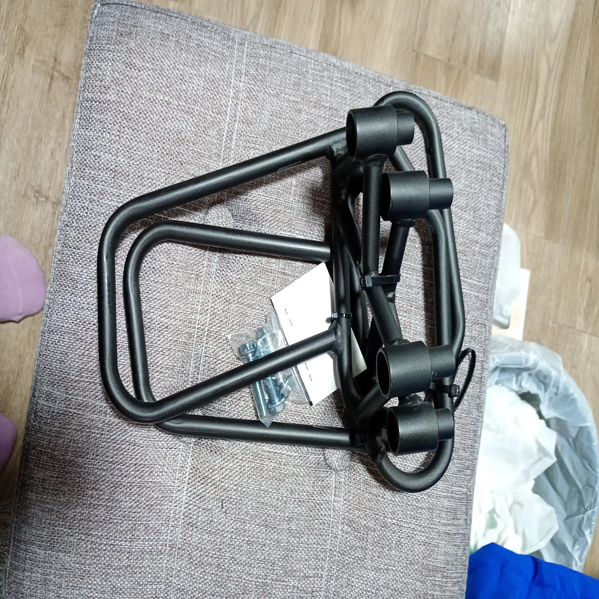 Z650に純正パニアケースブラケットだけ付けた｜benkey