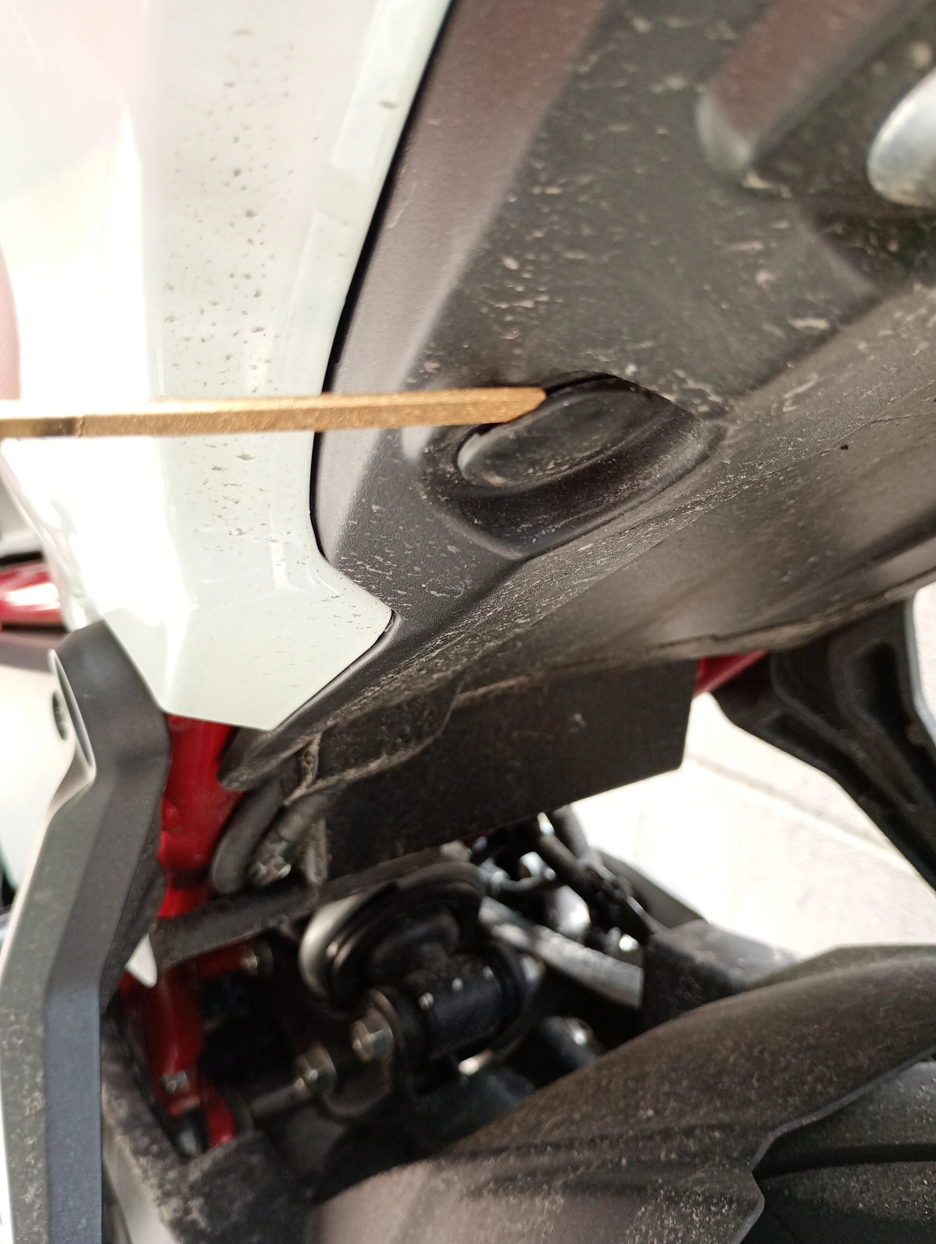 Z650に純正パニアケースブラケットだけ付けた｜benkey
