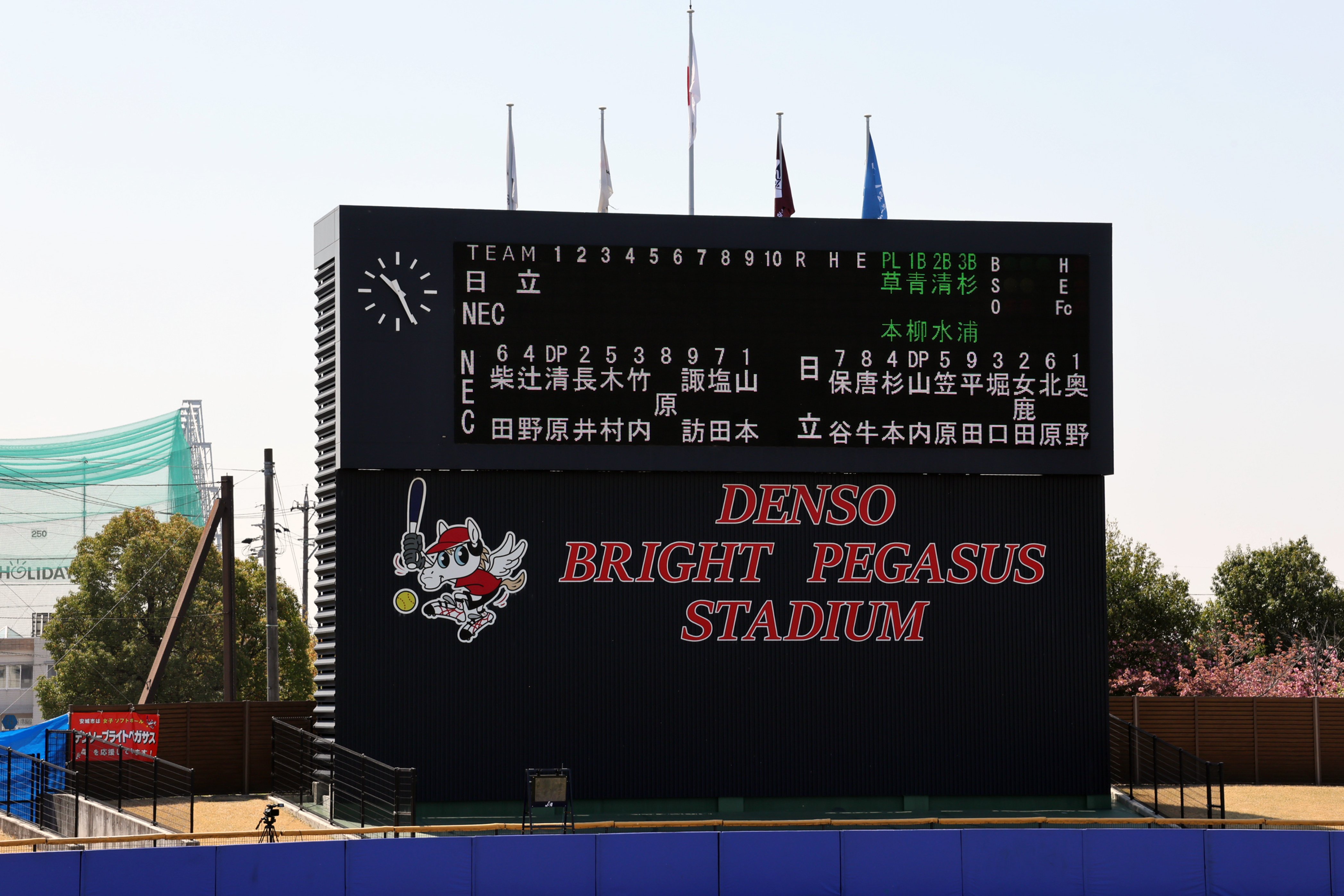 熱戦の陰で消えたロゴや特別席 JDリーグ開幕｜若林哲治