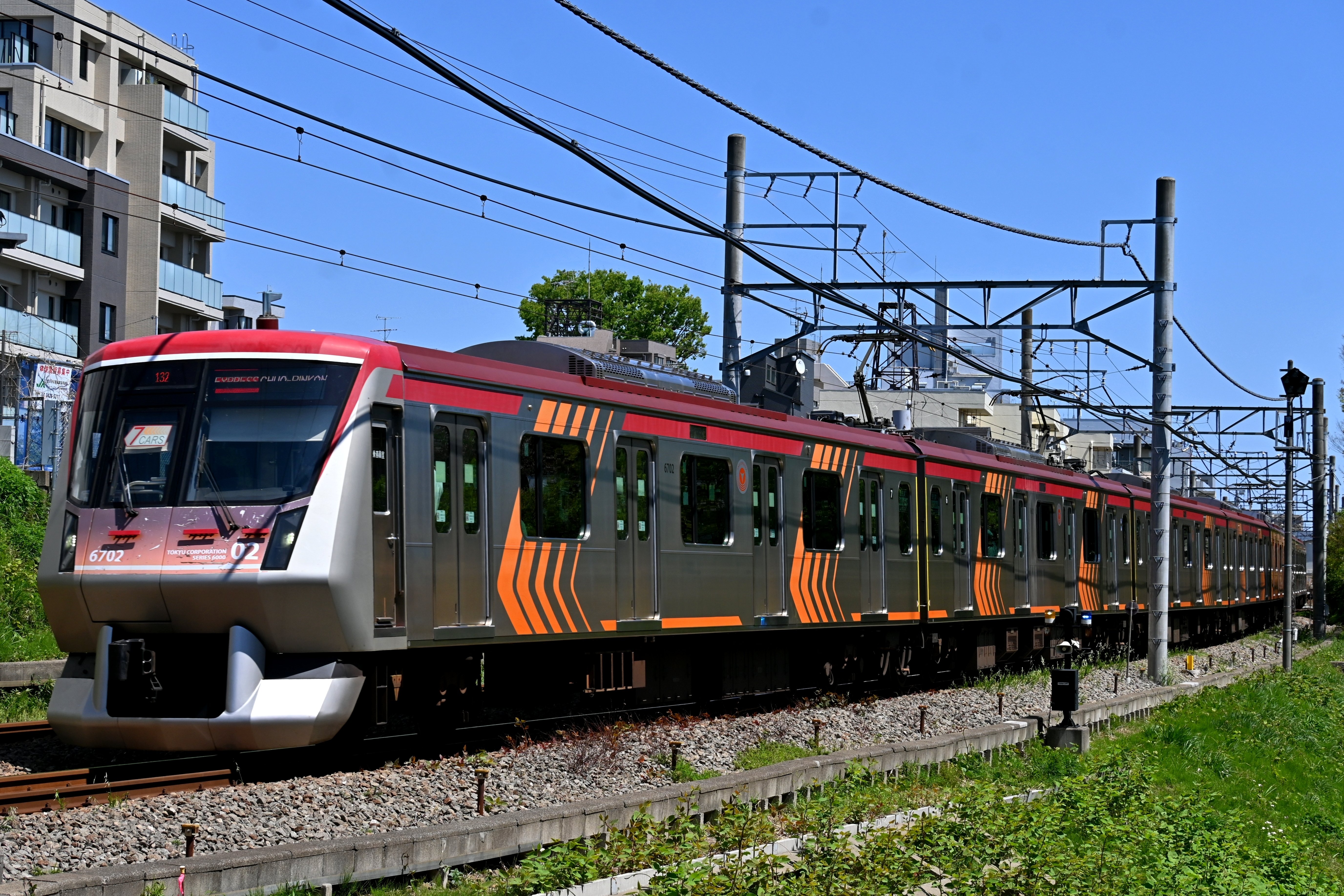 東急9000系 赤帯編成が復活！大井町線仕様は残るも…｜隣の芝生は