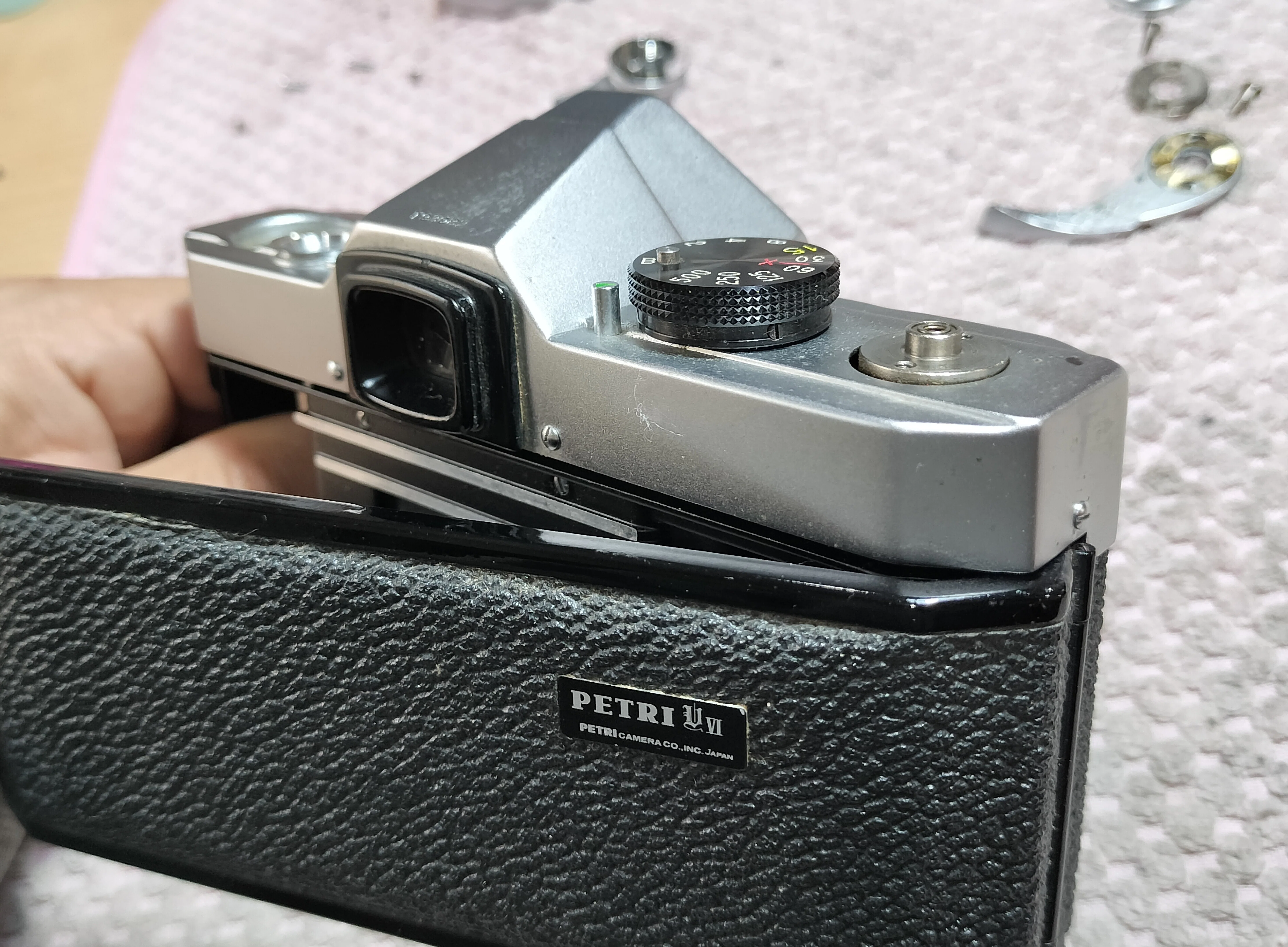 Petri Penta VIの分解｜フィルムカメラ修理のアクアカメラ