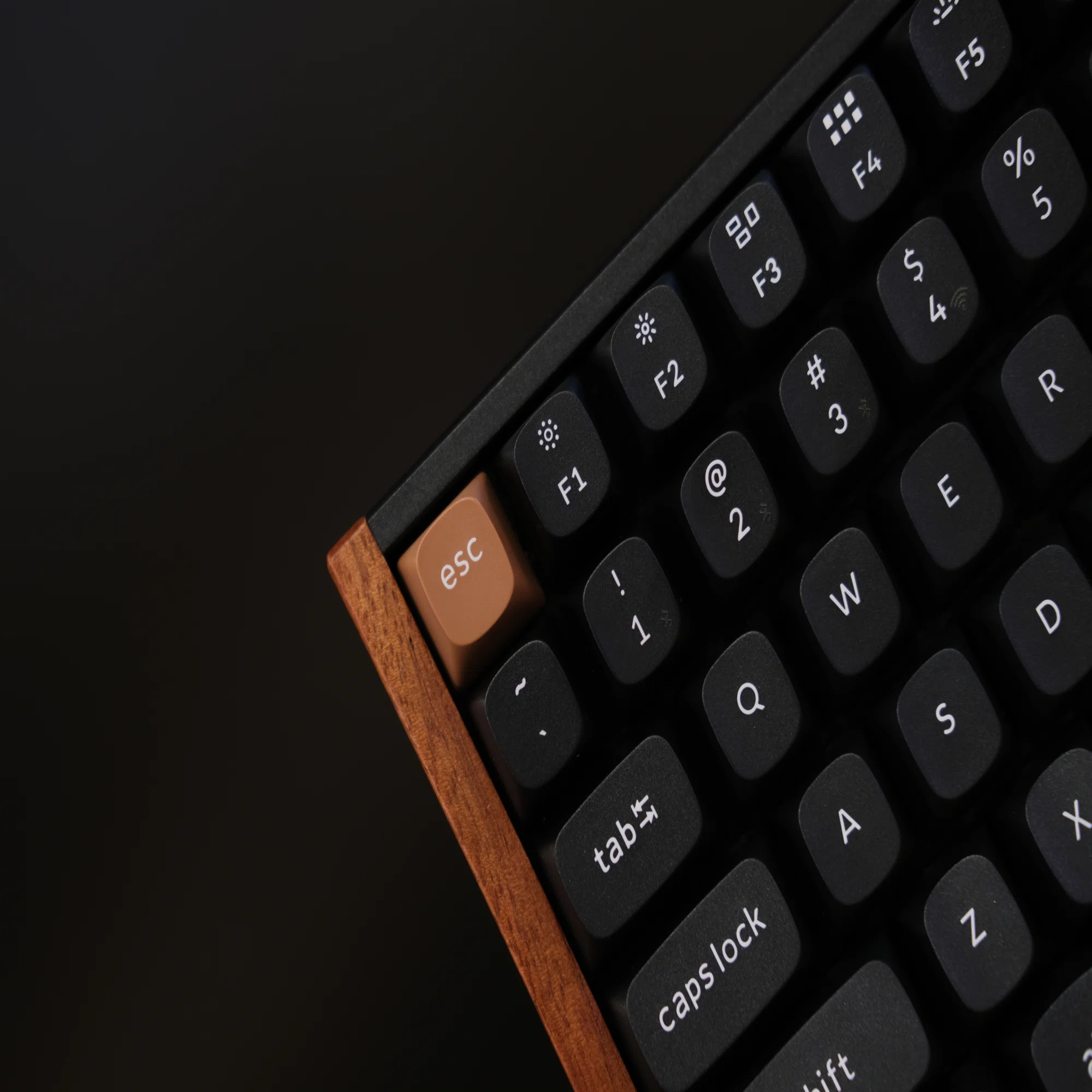 レビュー｜Keychron K2 HEは天然材が特徴的な無線キーボードだった 