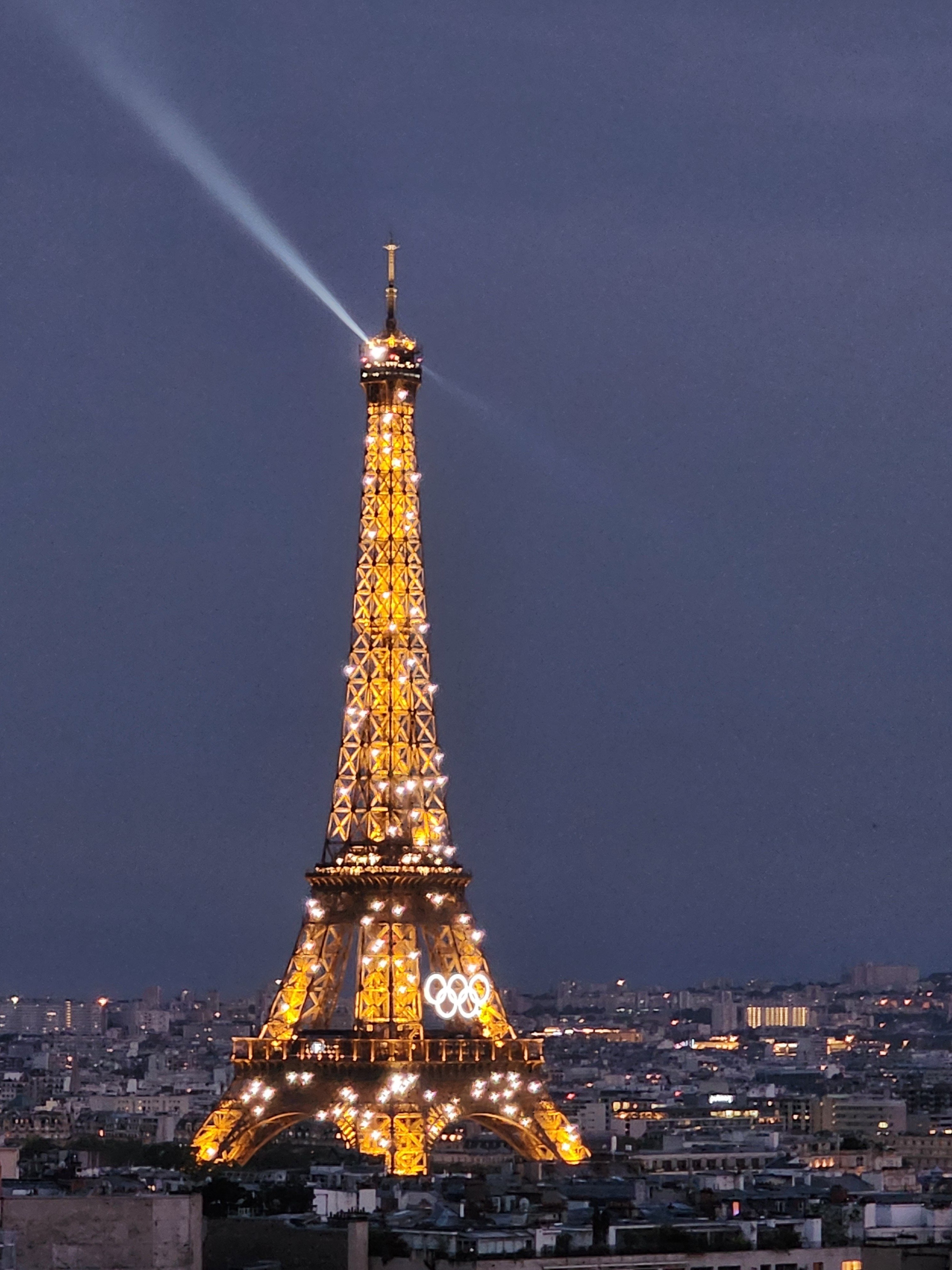 パリオリンピック 2024 ピンバッチ メディア NHK 日本 エッフェル塔 エッフェル塔」と「パリ2024のメダル」｜オリンピックのメダル公開