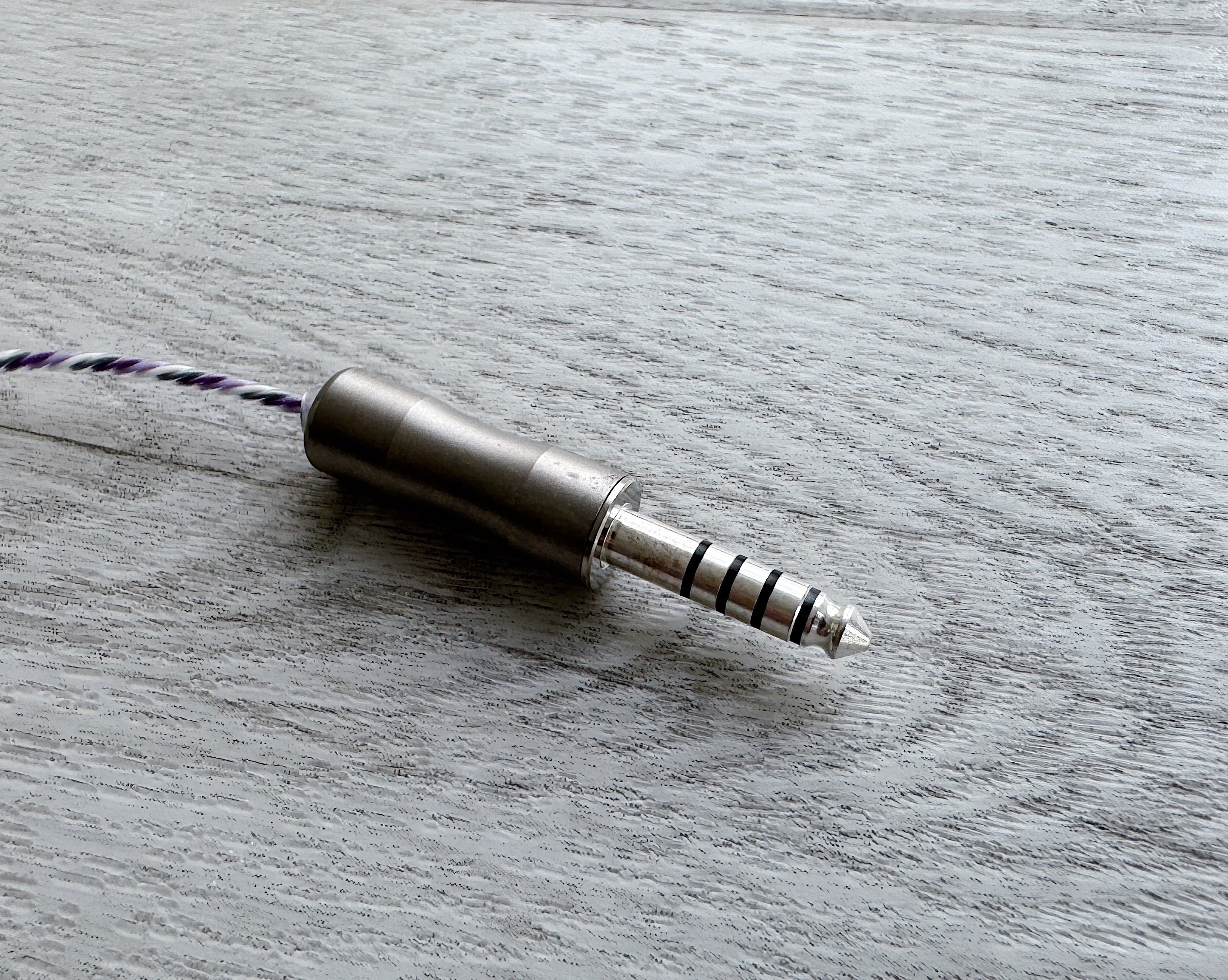 WAGNUS.Hydrangea 4.4mm 5極qdc 2pin ケーブル WAGNUS.Hydrangea 4.4mm 5極qdc 2pin ケーブル