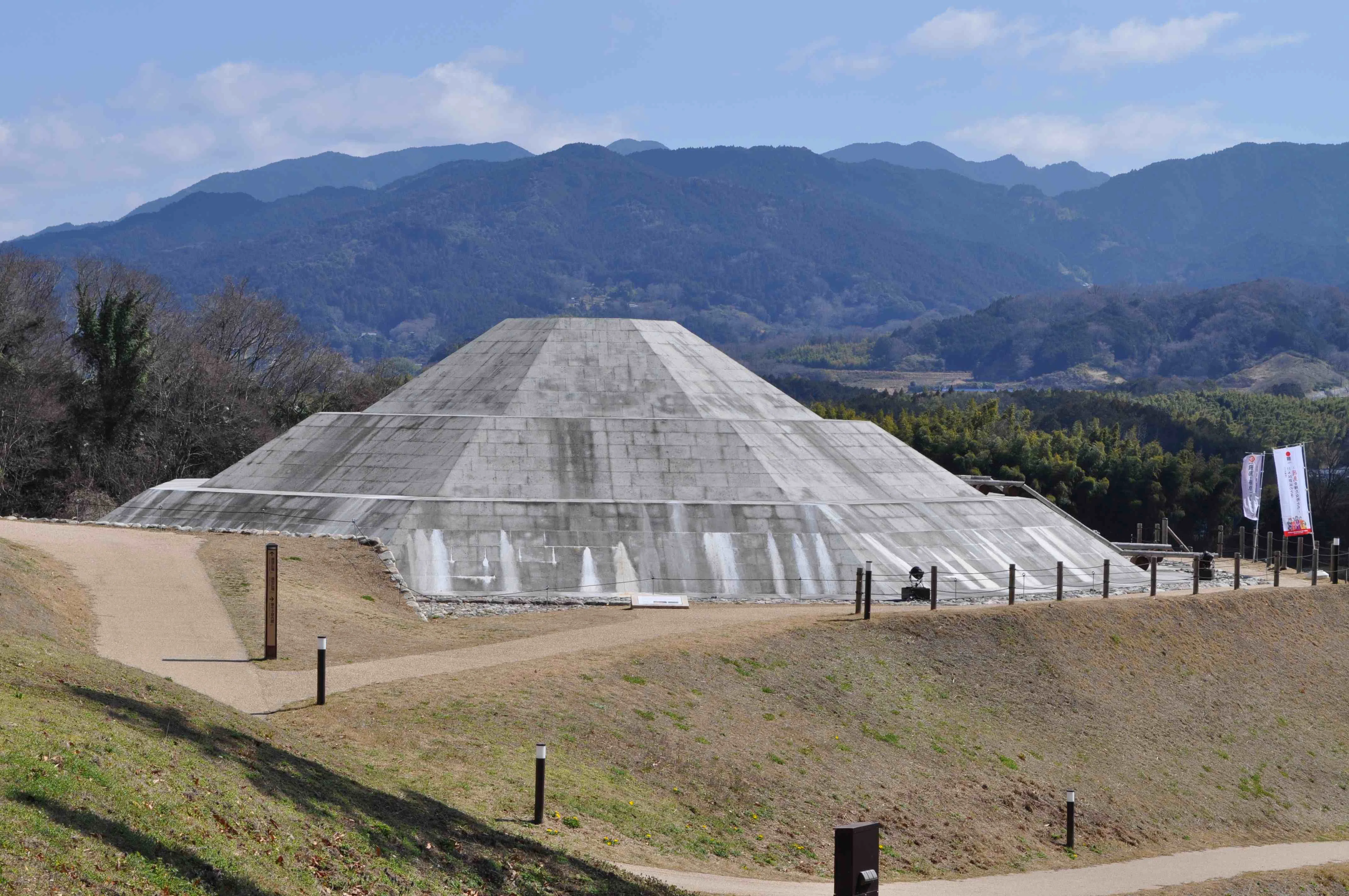 大和だけじゃない八角形墳の群馬の三津屋古墳｜ヒデチャコ
