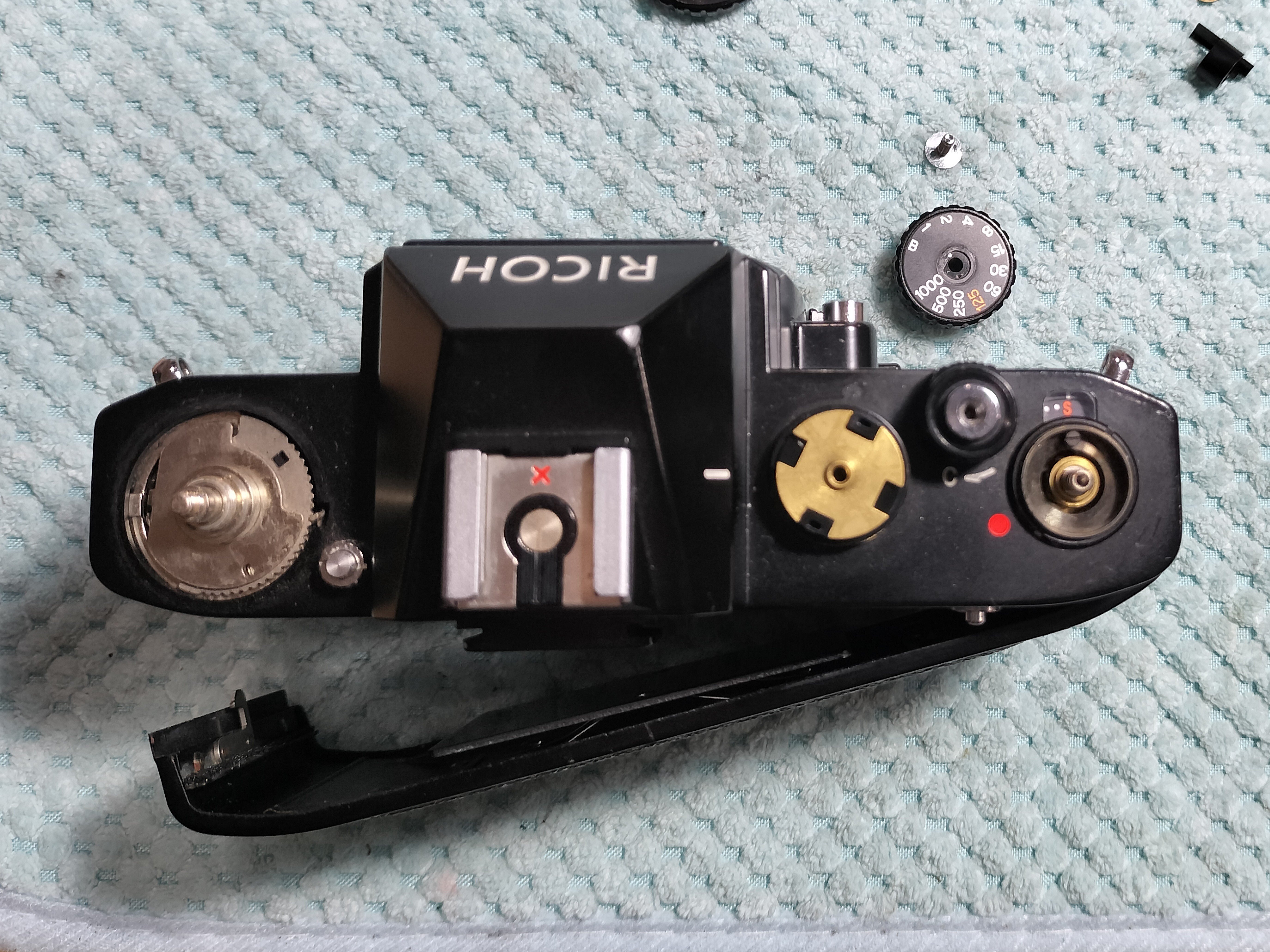 RICOH XR-1の分解｜フィルムカメラ修理のアクアカメラ