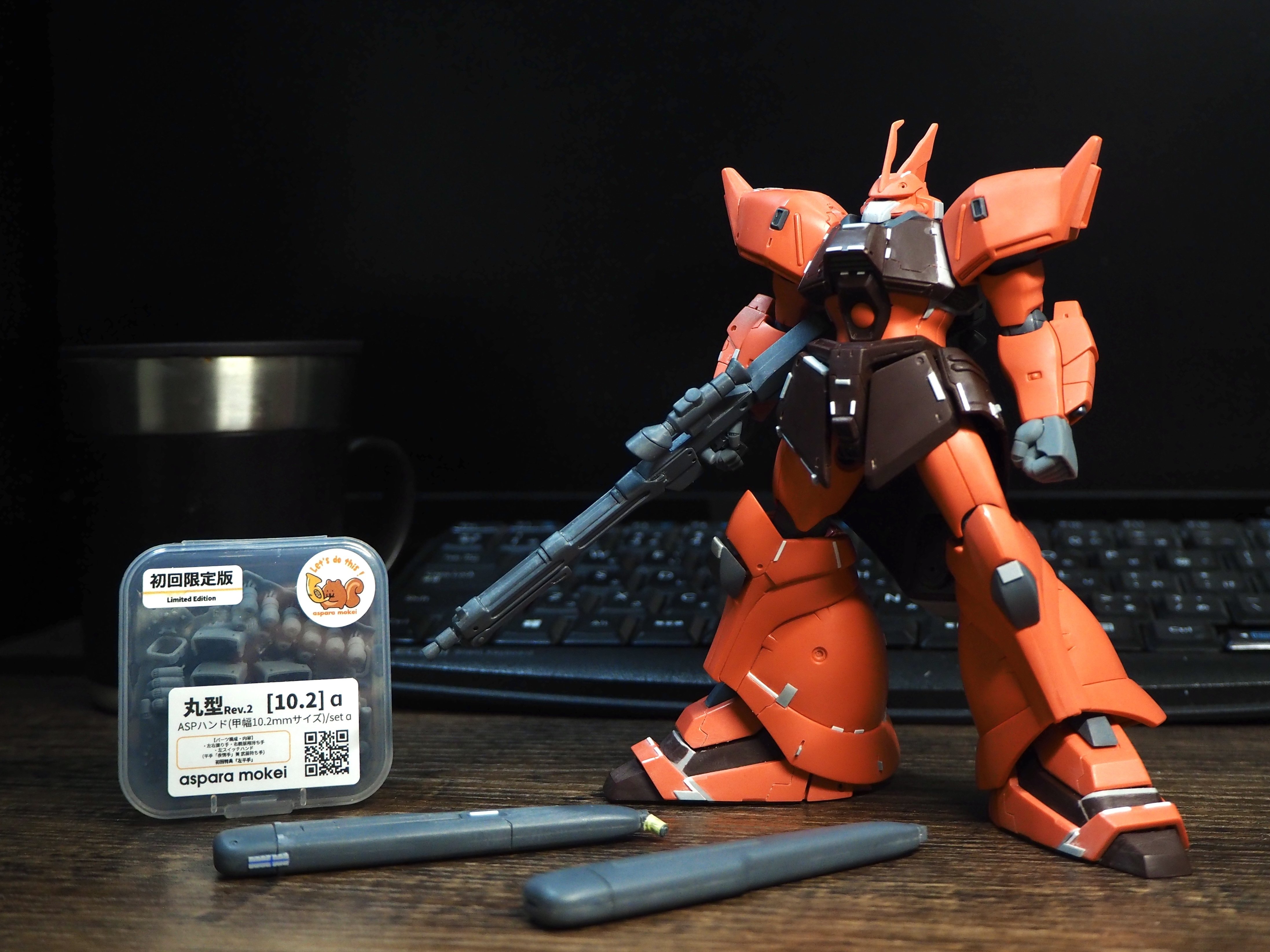待望のMGジョニー・ライデン専用ゲルググを1/144の箱絵