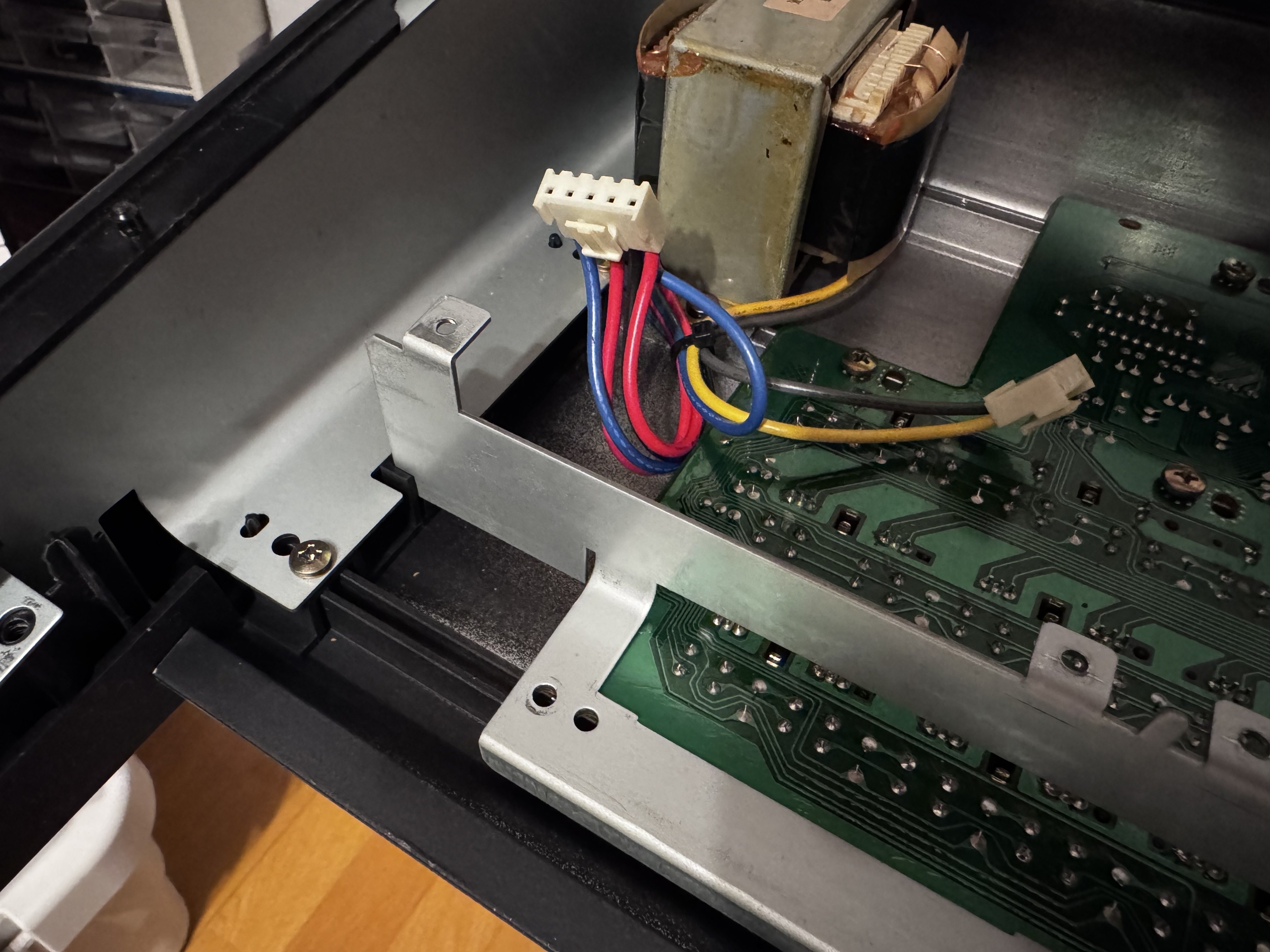 適当に修理されていたYAMAHA SY77のジャンクを生き返らせる〜スイッチ