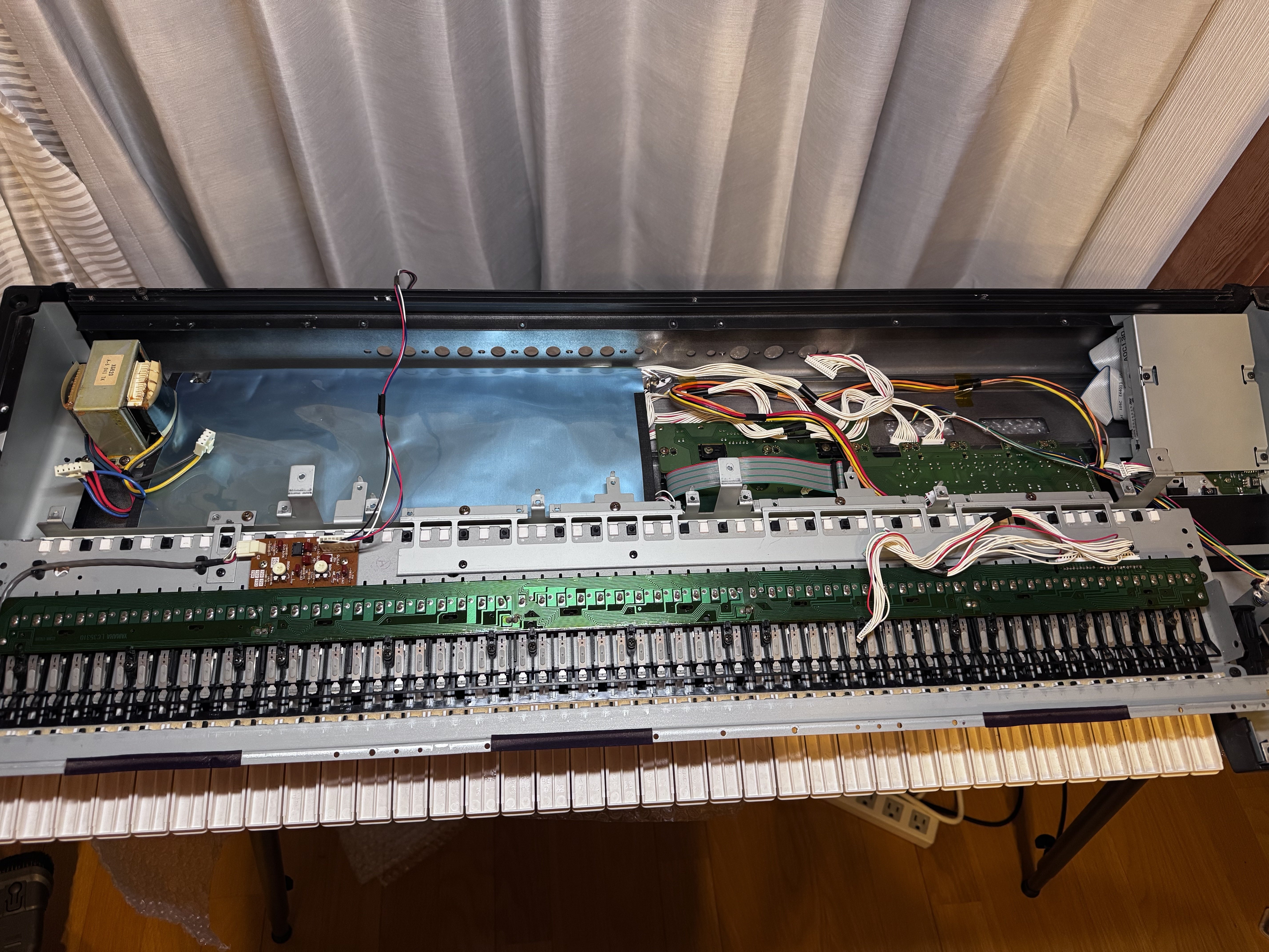 適当に修理されていたYAMAHA SY77のジャンクを生き返らせる
