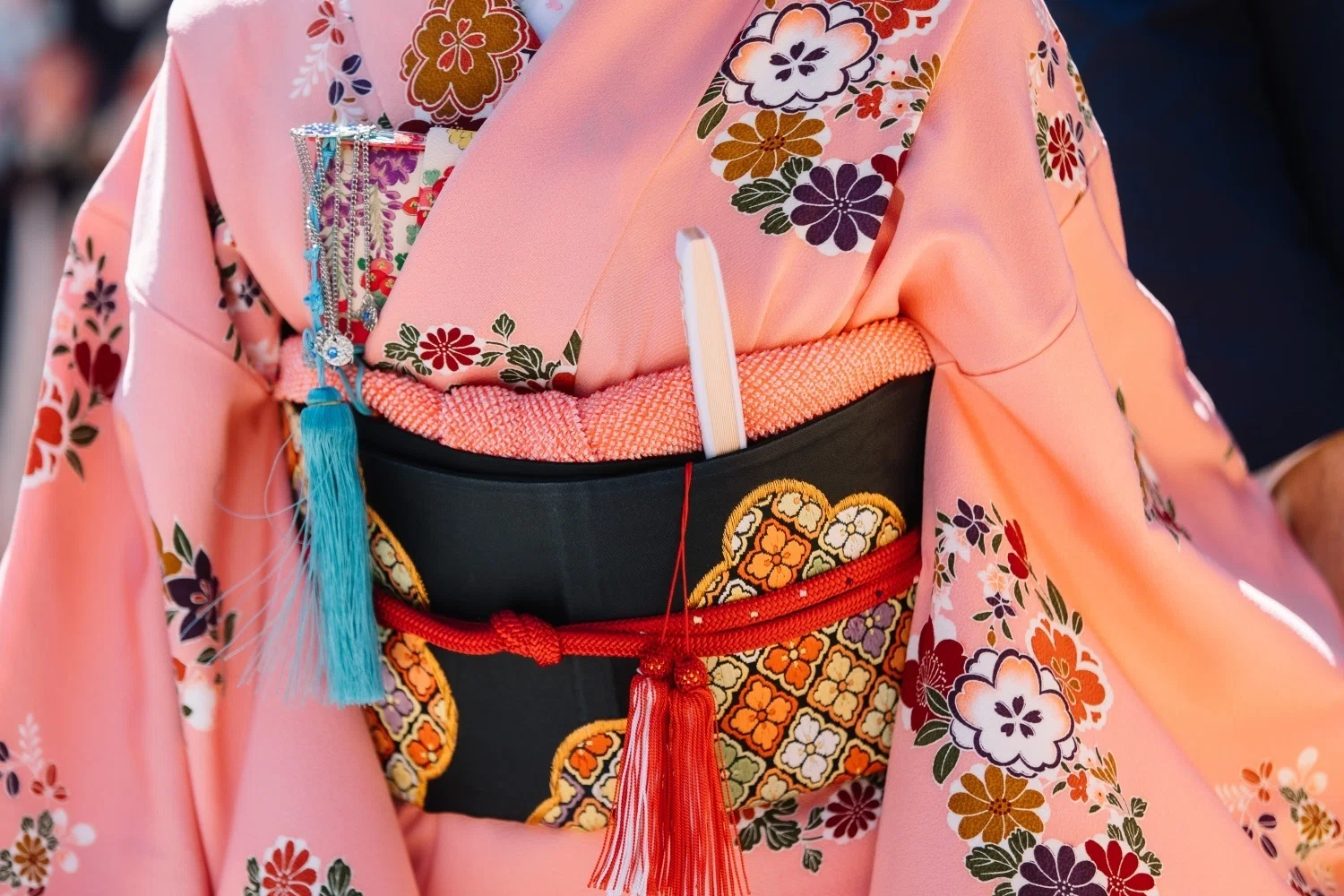 七五三から十三詣りまで 紅型調の蝶の柄の振り袖フルコーディネート