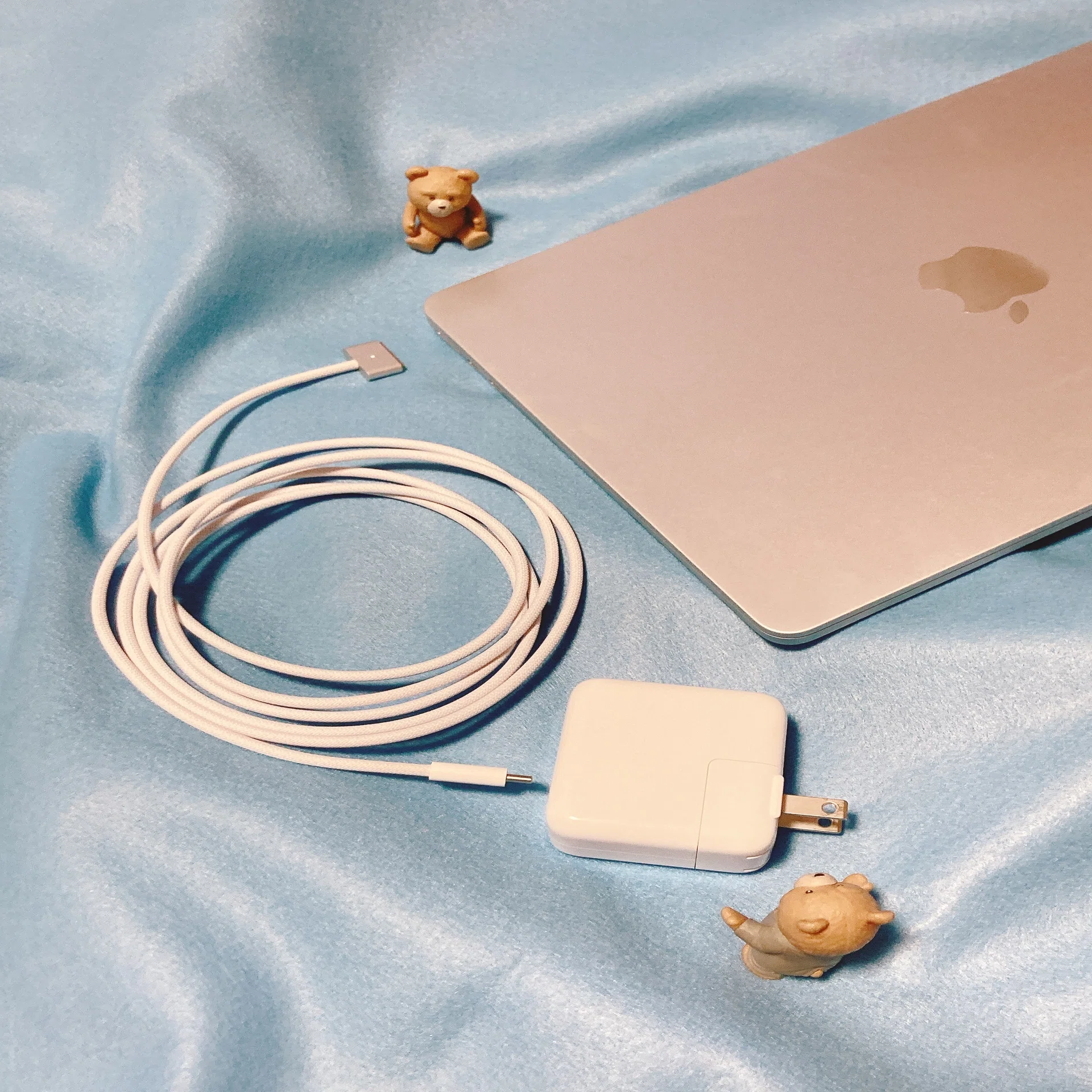ついにUSB端子からで充電できるようになった〜MacBook Airよきよき 