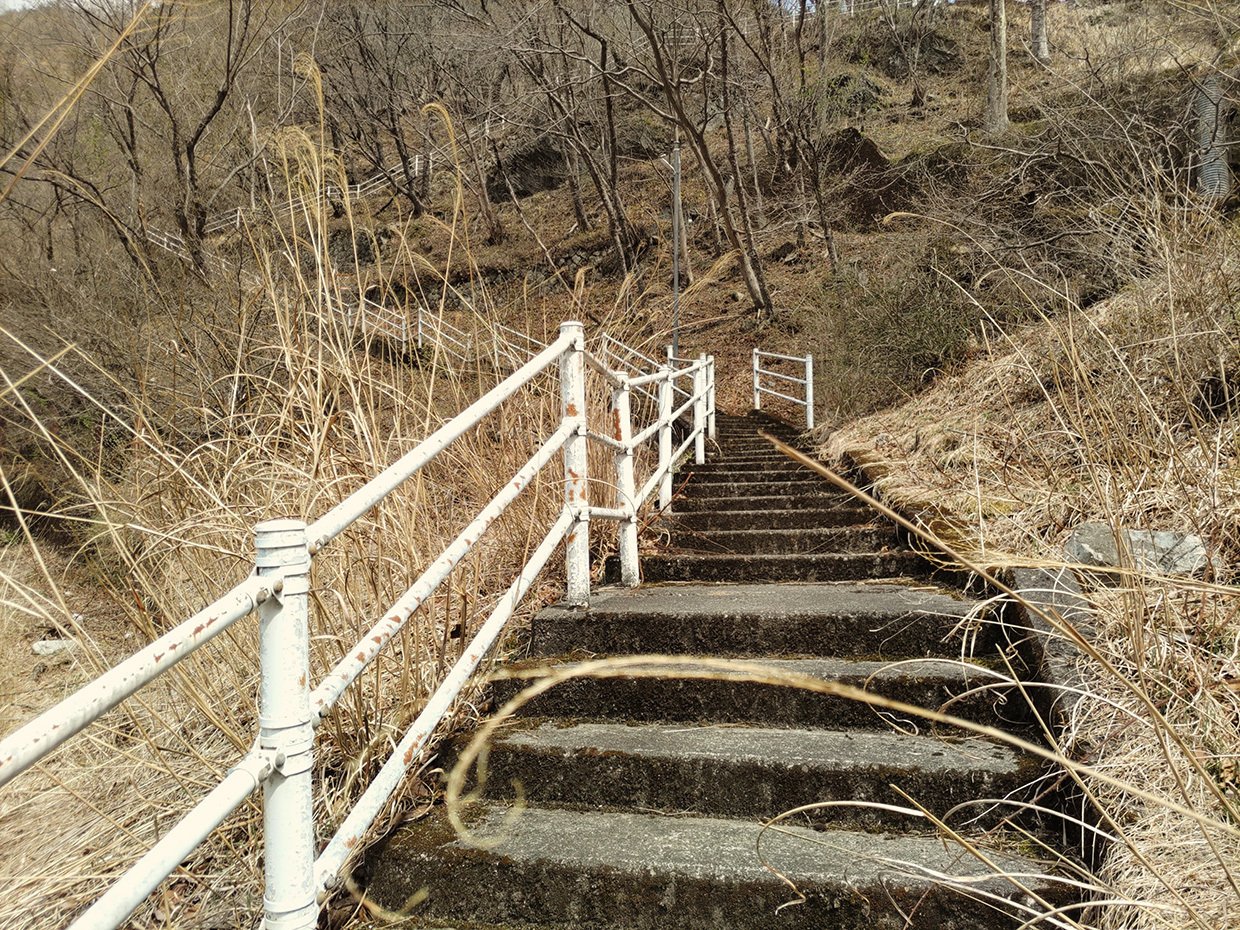 間藤水力発電所跡そばの階段（栃木県日光市）｜階段が好き