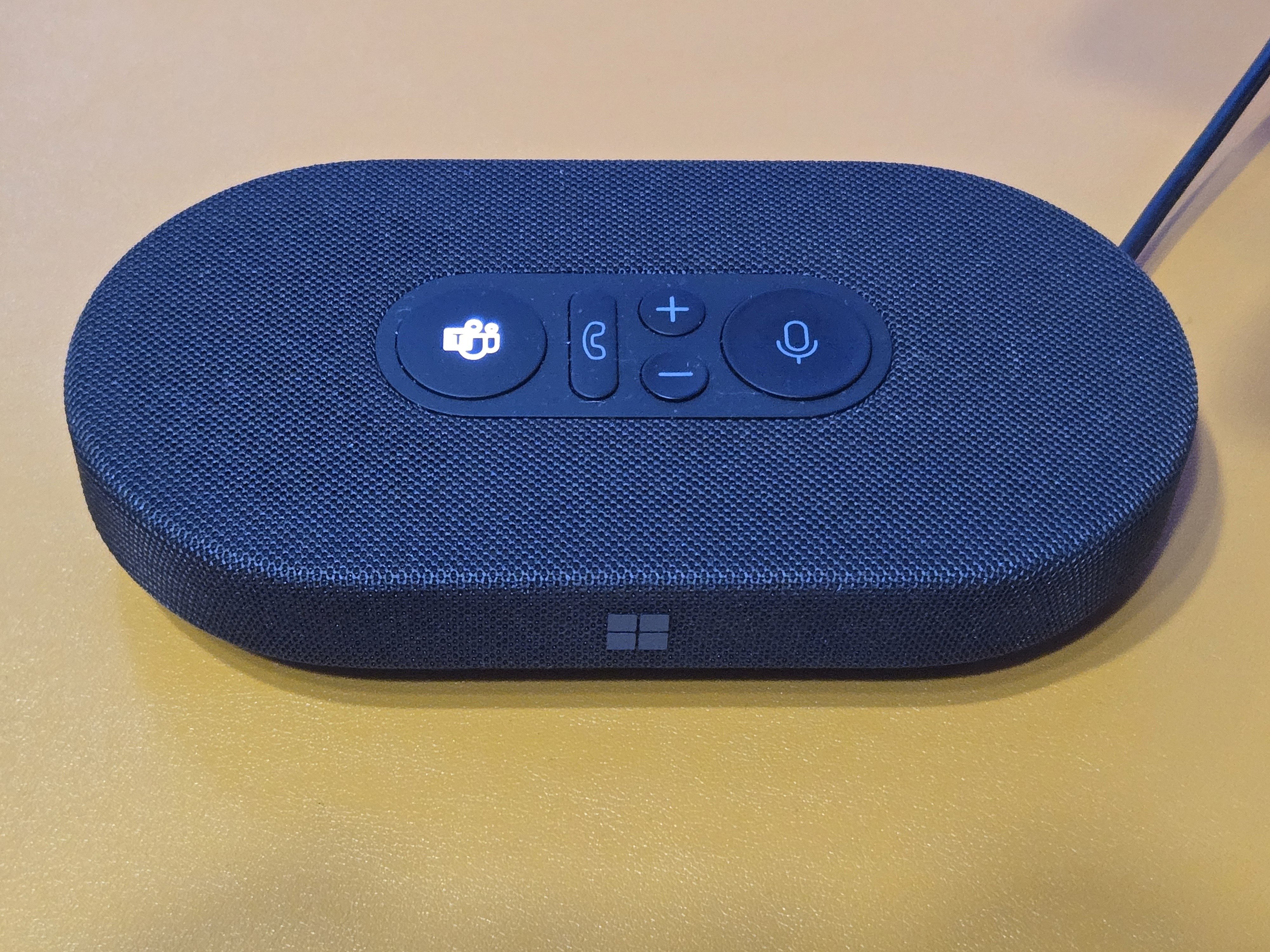 スピーカーフォンという選択肢。Microsoft Modern USB-C