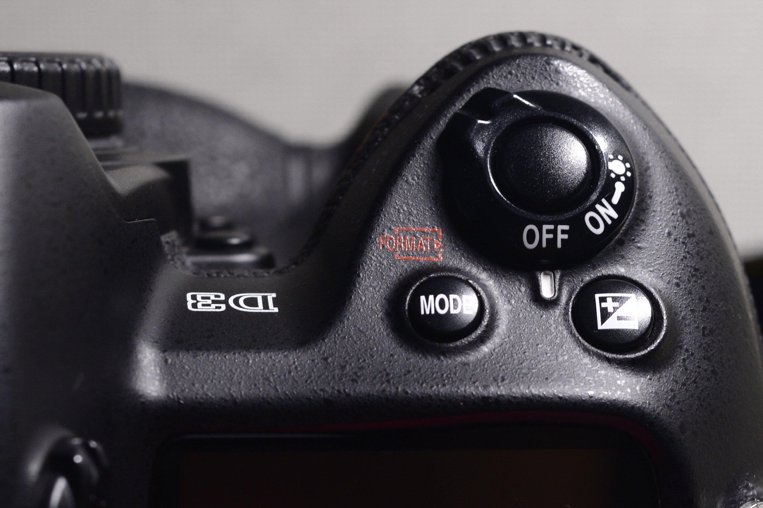 先駆者【Nikon D3】｜硝子窓