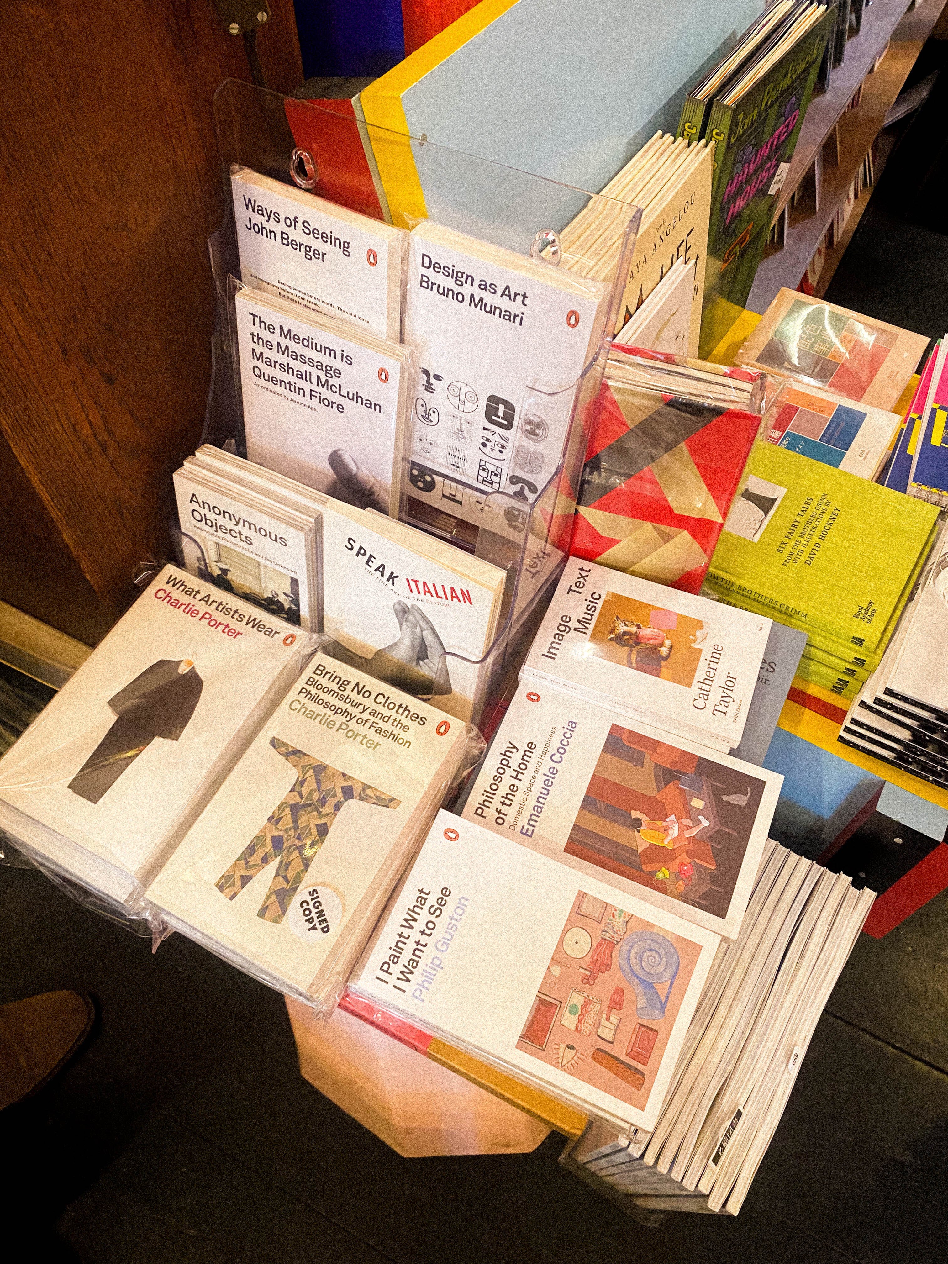 ディスプレイが素敵なロンドンのアートブック書店｜sumi✴︎