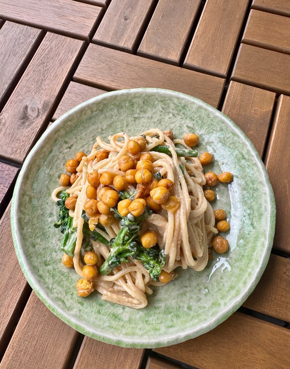 タヒニソースのパスタ