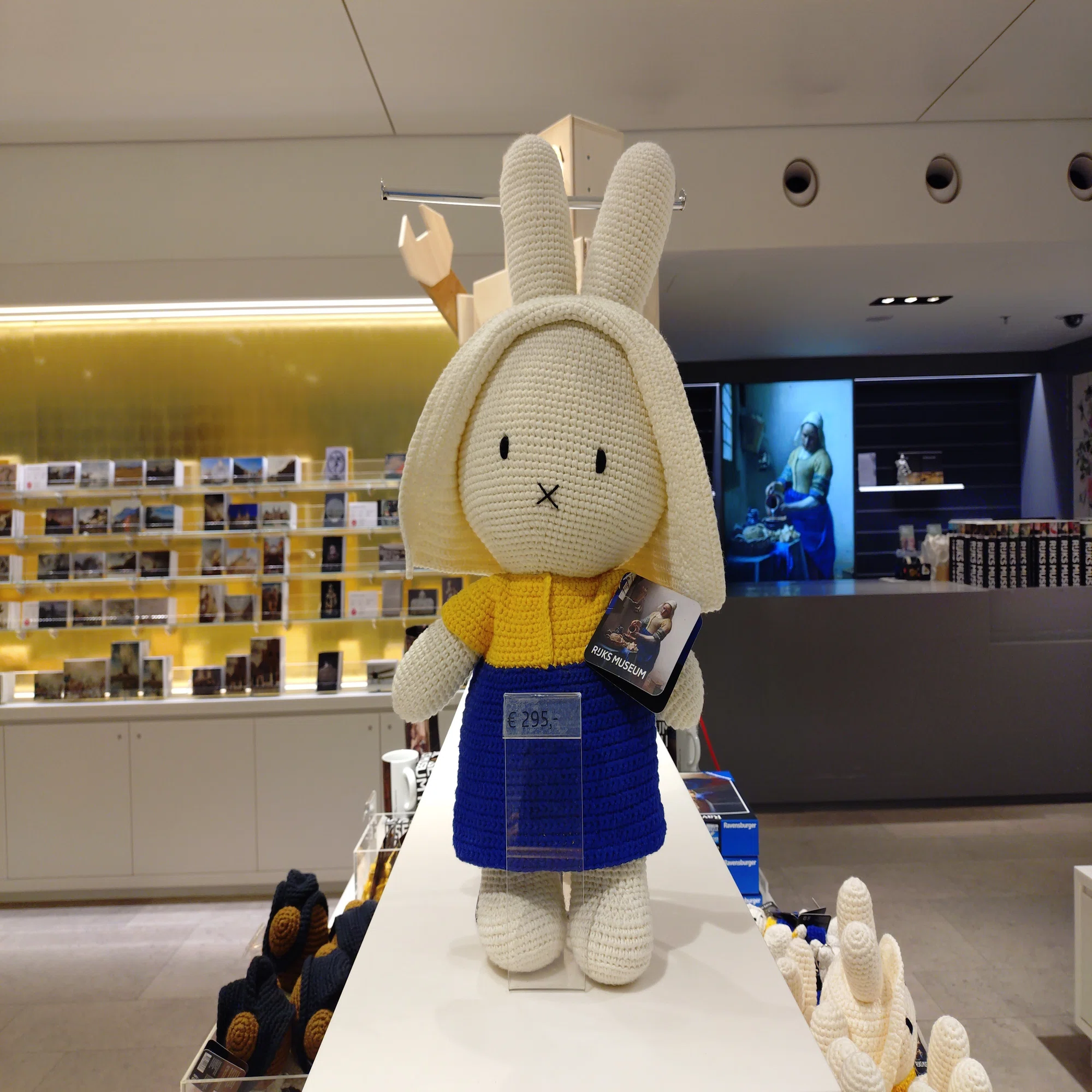 美術館限定！フェルメールとゴッホにインスパイアされたアパレルと 