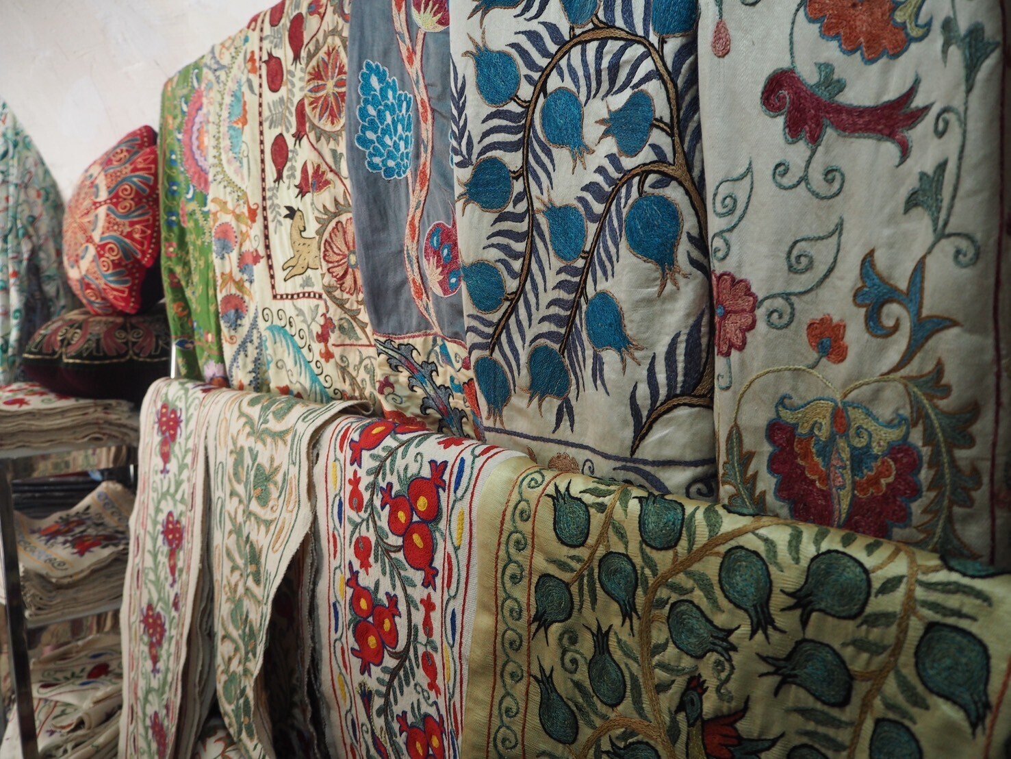 ウズベキスタン 大本命のスザニを探す旅その① ｜ひざピーポー