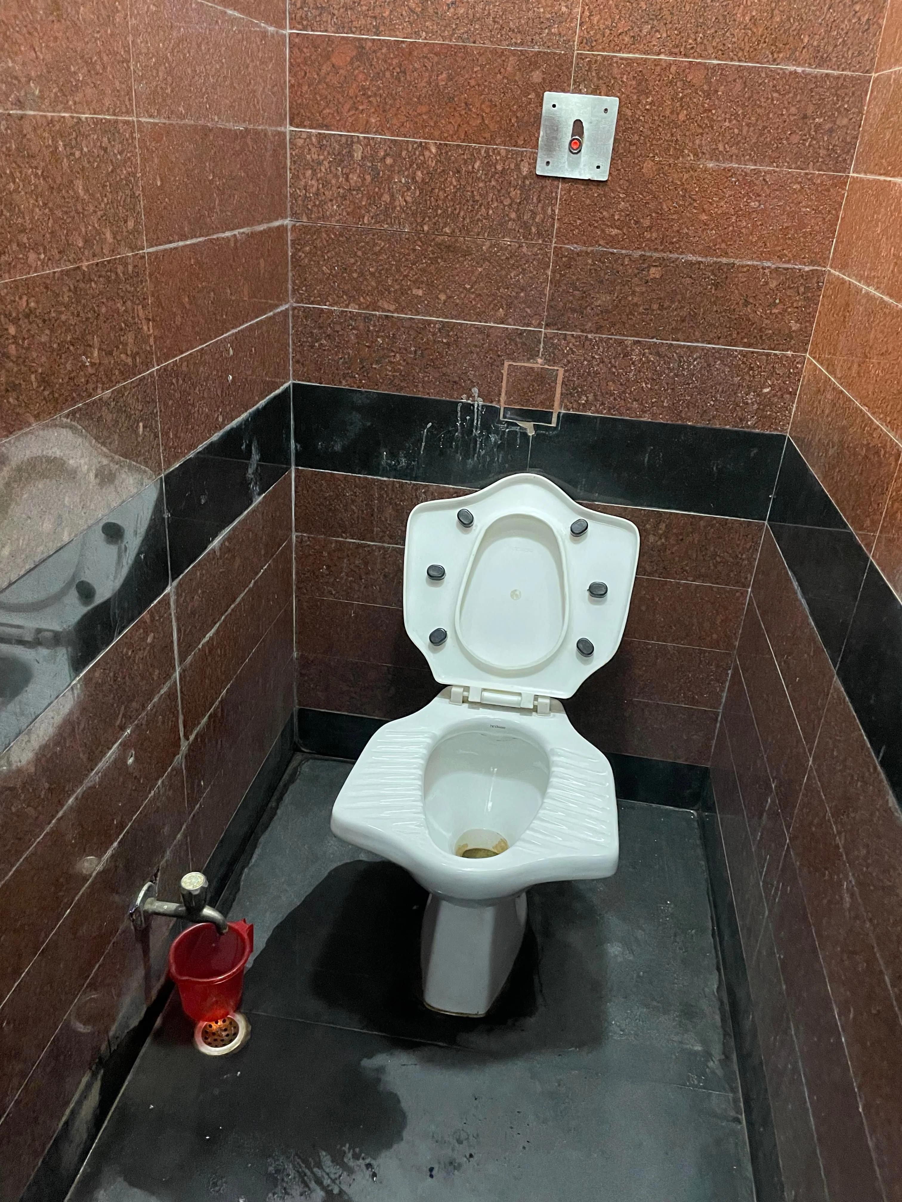 和式トイレは必要？腰掛け式のルーツは？日本と世界のトイレ文化を
