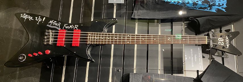 DIR EN GREY Toshiya 使用ベース(+ギター)まとめ｜べにしょうが