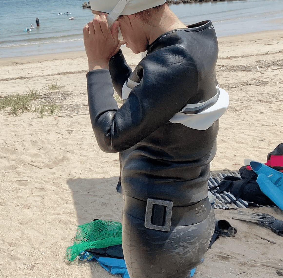 ちょっとキツい”が正解!? ウェットスーツのフィット感について｜フル