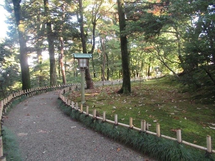 【中古】 庭木の手入れと雪吊り カラー図解でよくわかる/金園社/中山草司 金沢16 兼六園 霞が池・徽軫灯籠 唐崎松/雪吊り ☆夕暮れ散歩