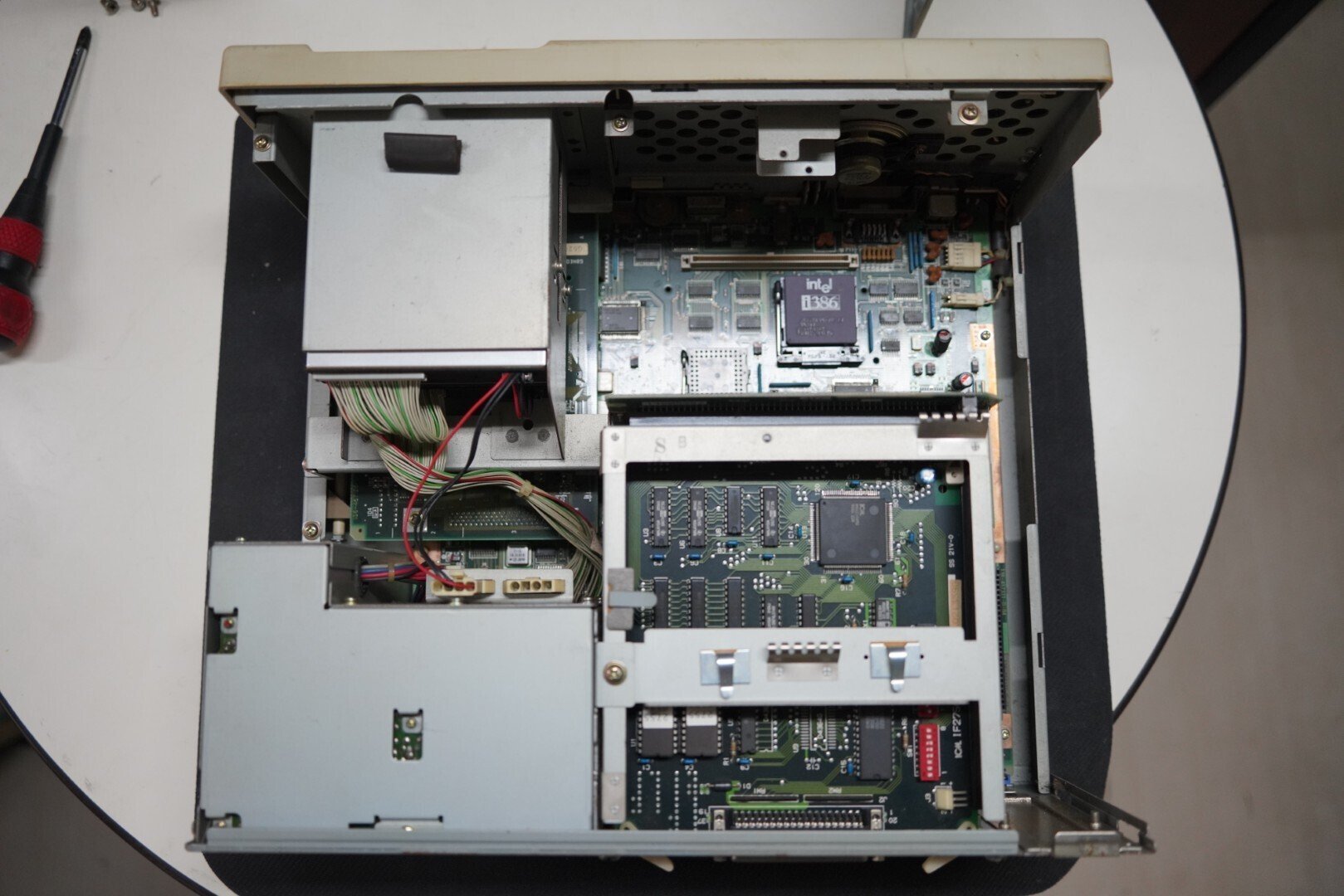 PC-9801DA/U2(NEC)の分解写真|kzn PC-9801DA/U2(NEC)の分解写真|kzn