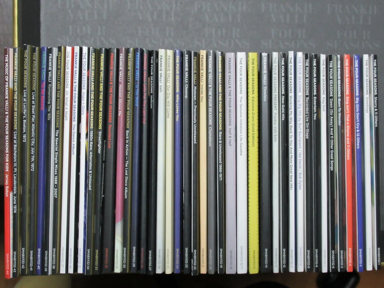Frankie Valli & The Four Seasons, the ultimate 44-CD + 1-LP box