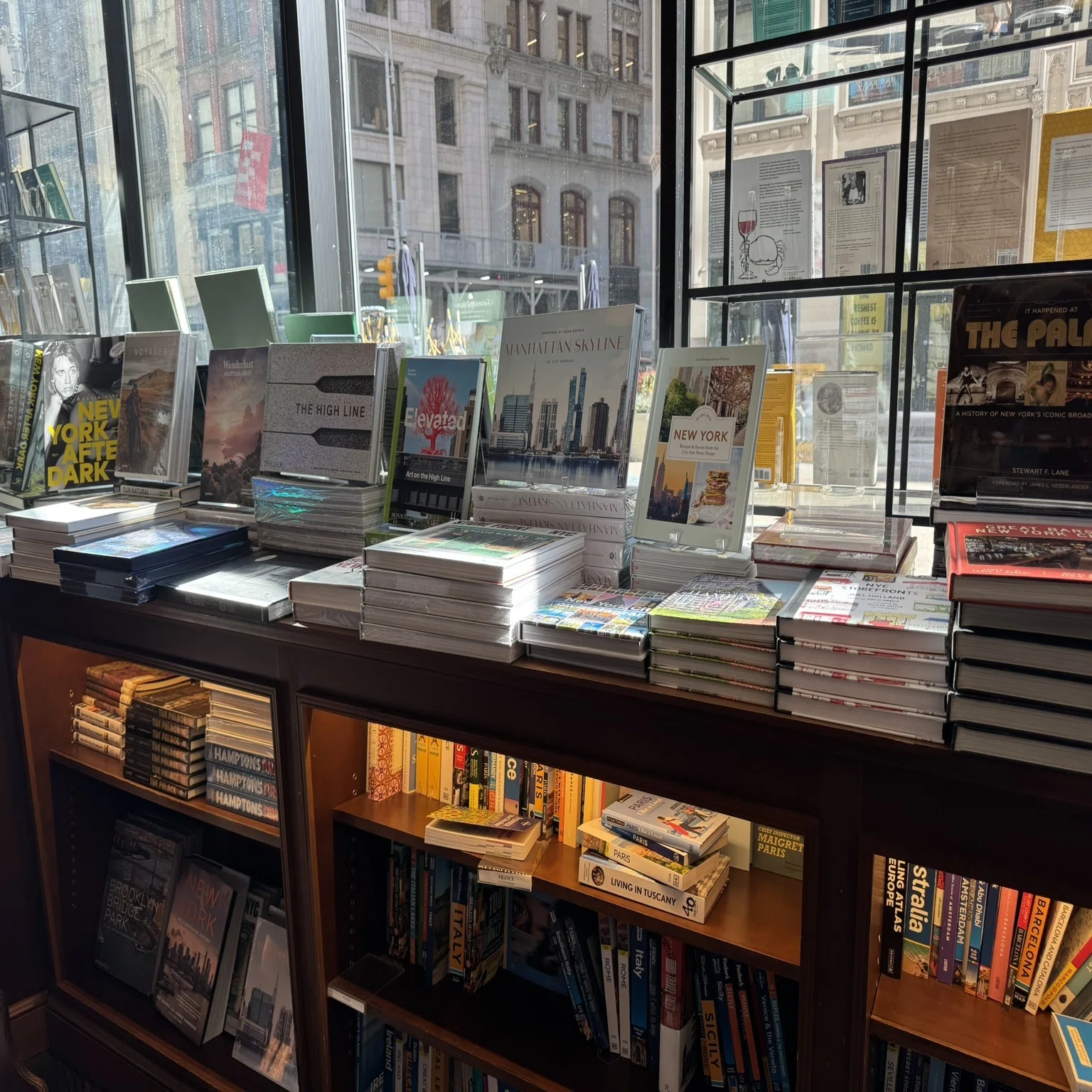 NY書店紹介】アートブックが豊富な美しい書店。RIzzoli Bookstore｜Cymbal