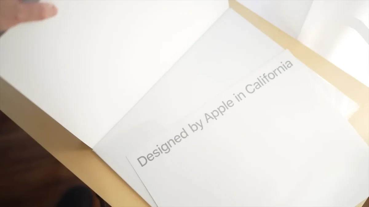 Designed by Apple in California 写真集 日本語版 Appleの物撮り”に学ぶ。プロダクト撮影の究極美学— 「Designed by