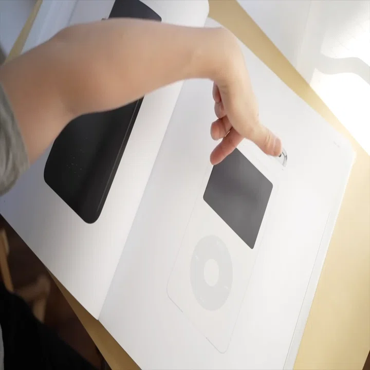 Appleの物撮り”に学ぶ。プロダクト撮影の究極美学— 「Designed by