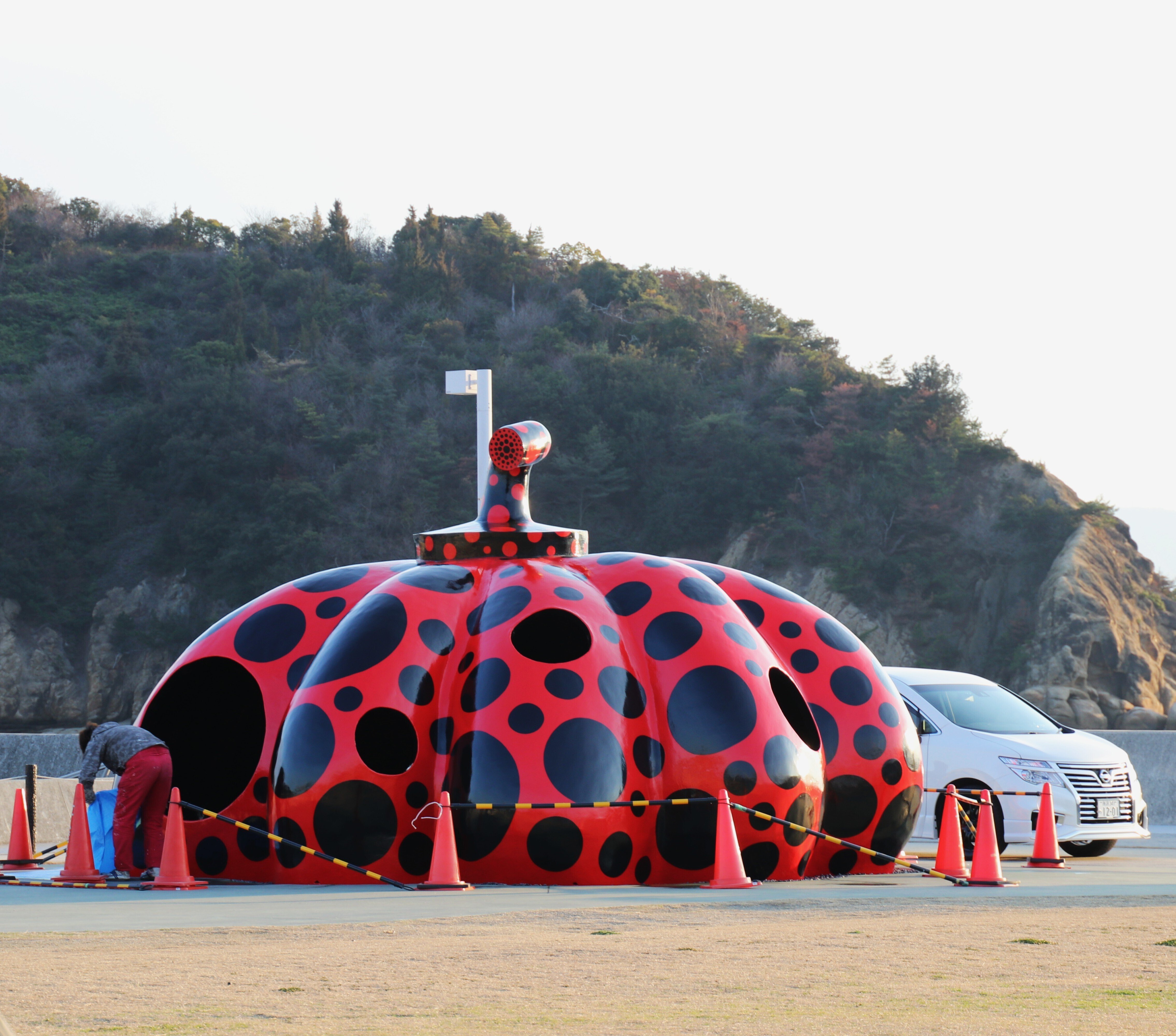 直島】宮浦港の[赤い南瓜],
