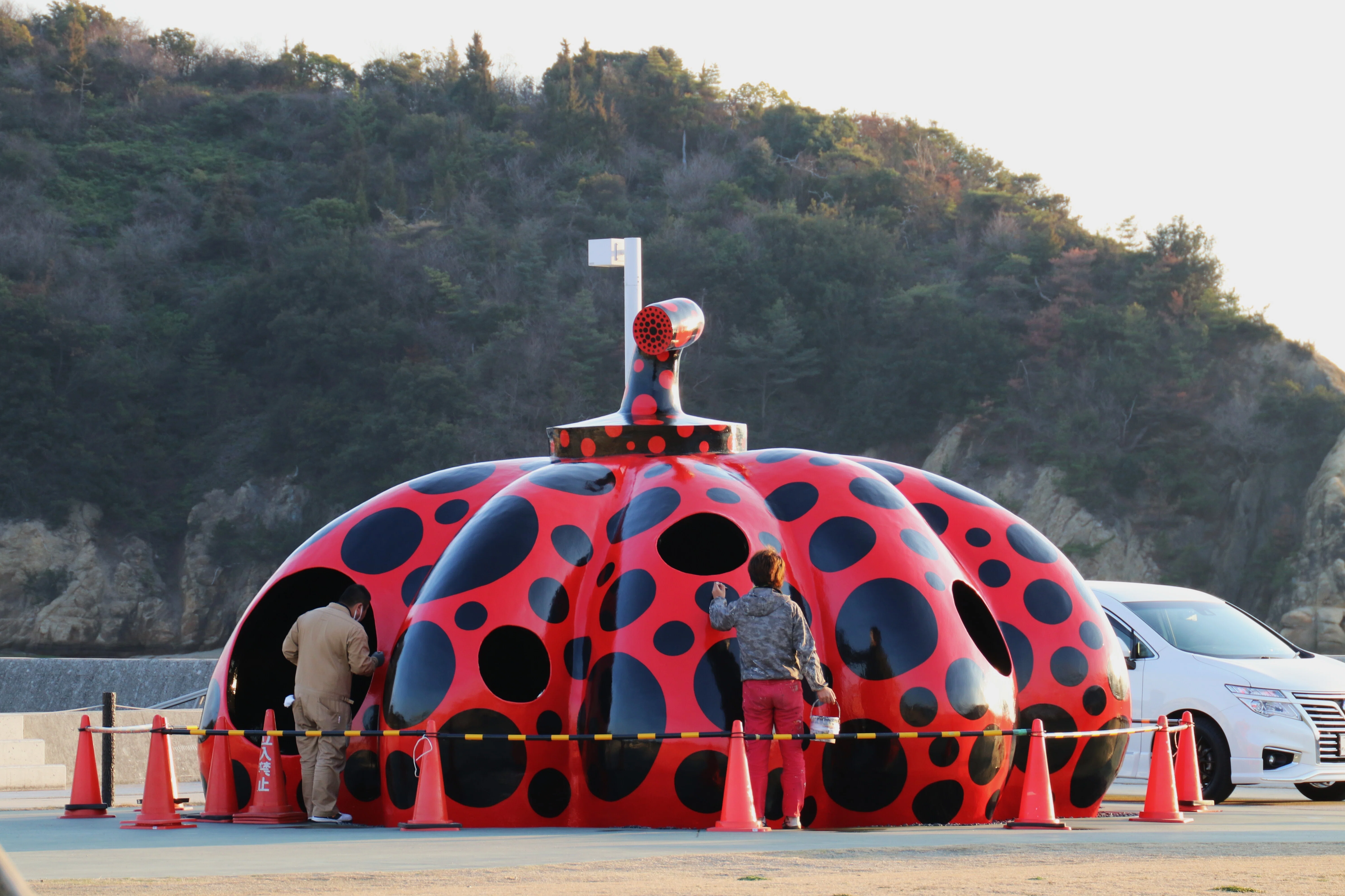 直島】宮浦港の[赤い南瓜],