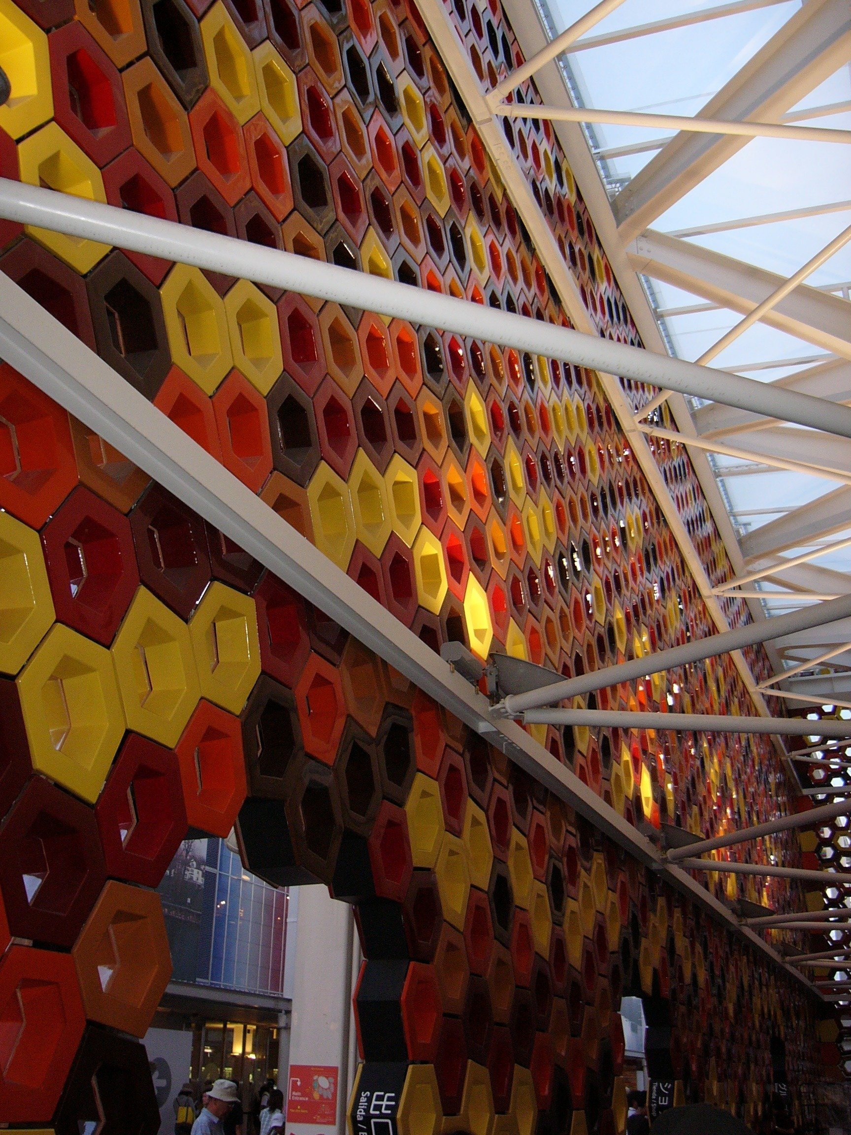 愛・地球博 スペイン館 外壁タイル